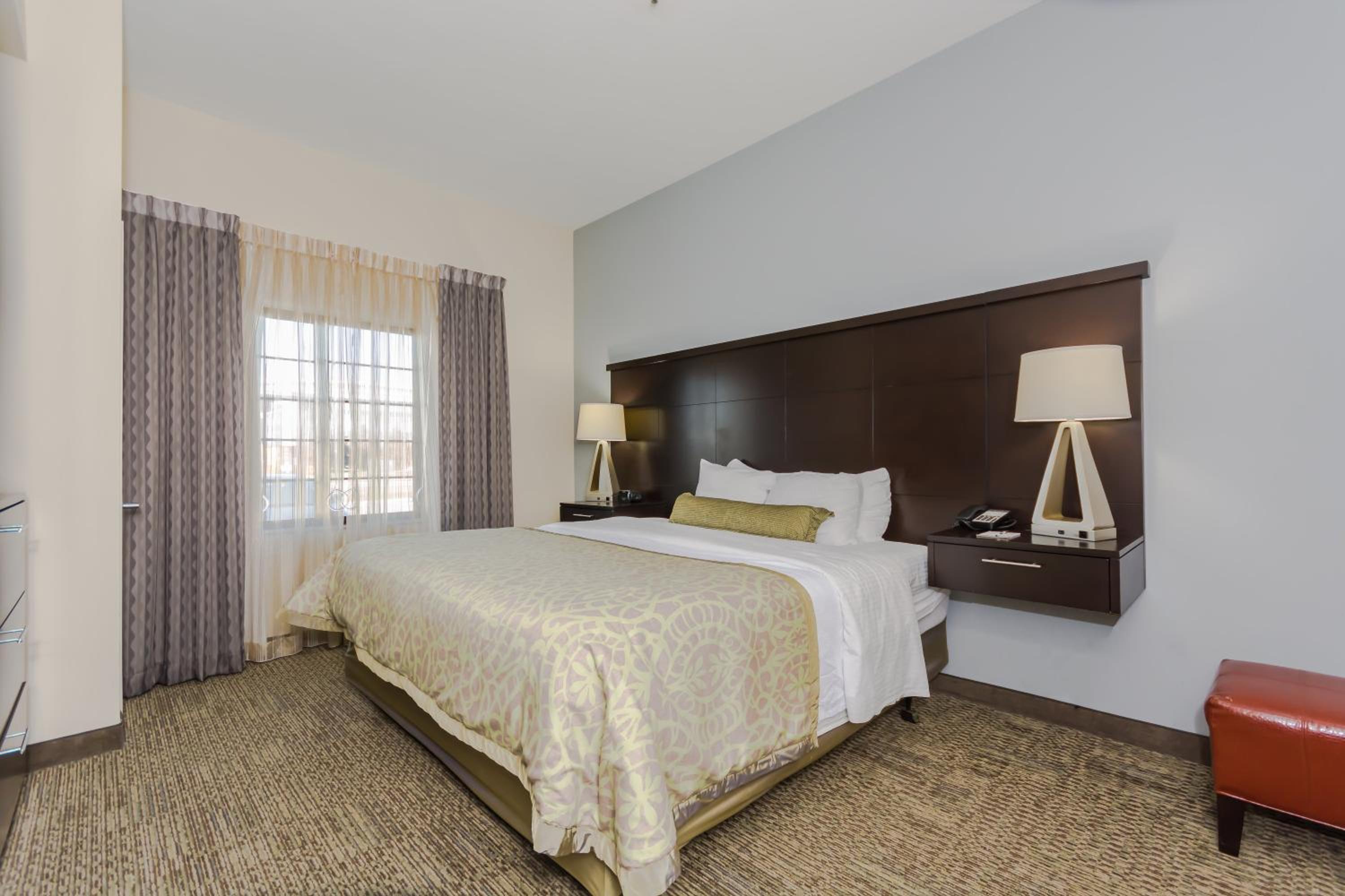 One-Bedroom Suite with King Bed Mobility Access Tub - Non-Smoking photo 1