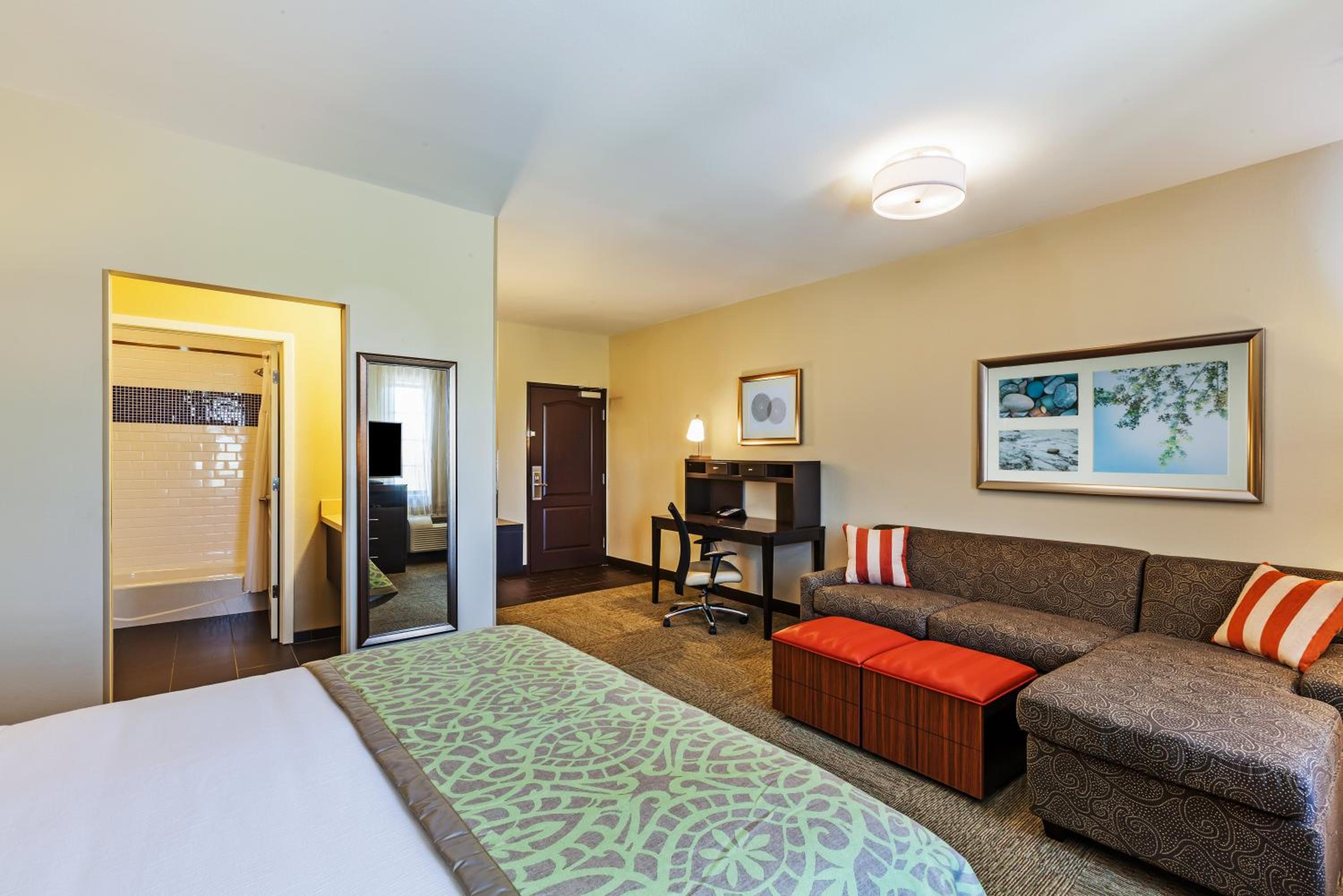 Queen Studio Suite - Communications Accessible photo 2
