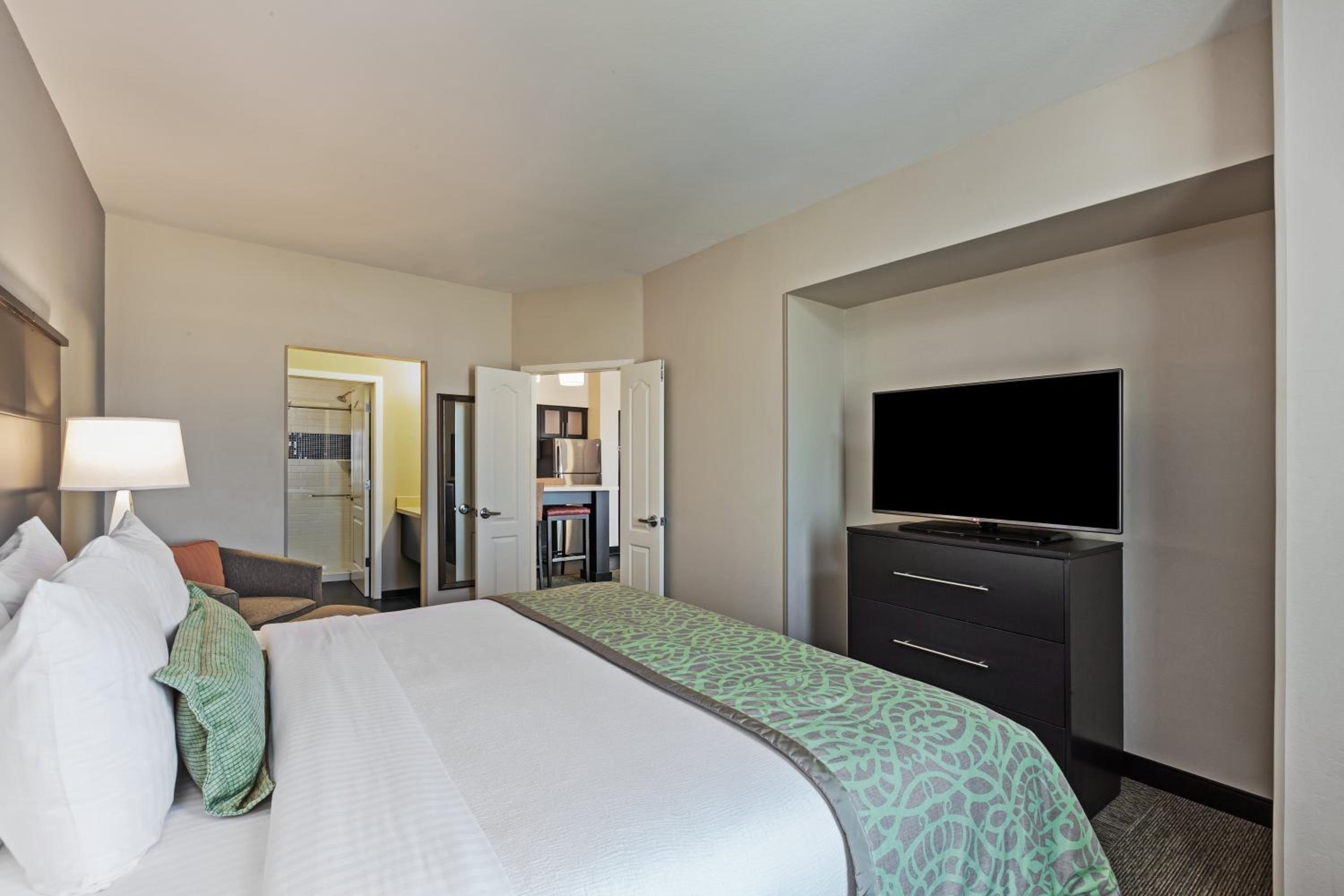 One-Bedroom King Suite photo 1