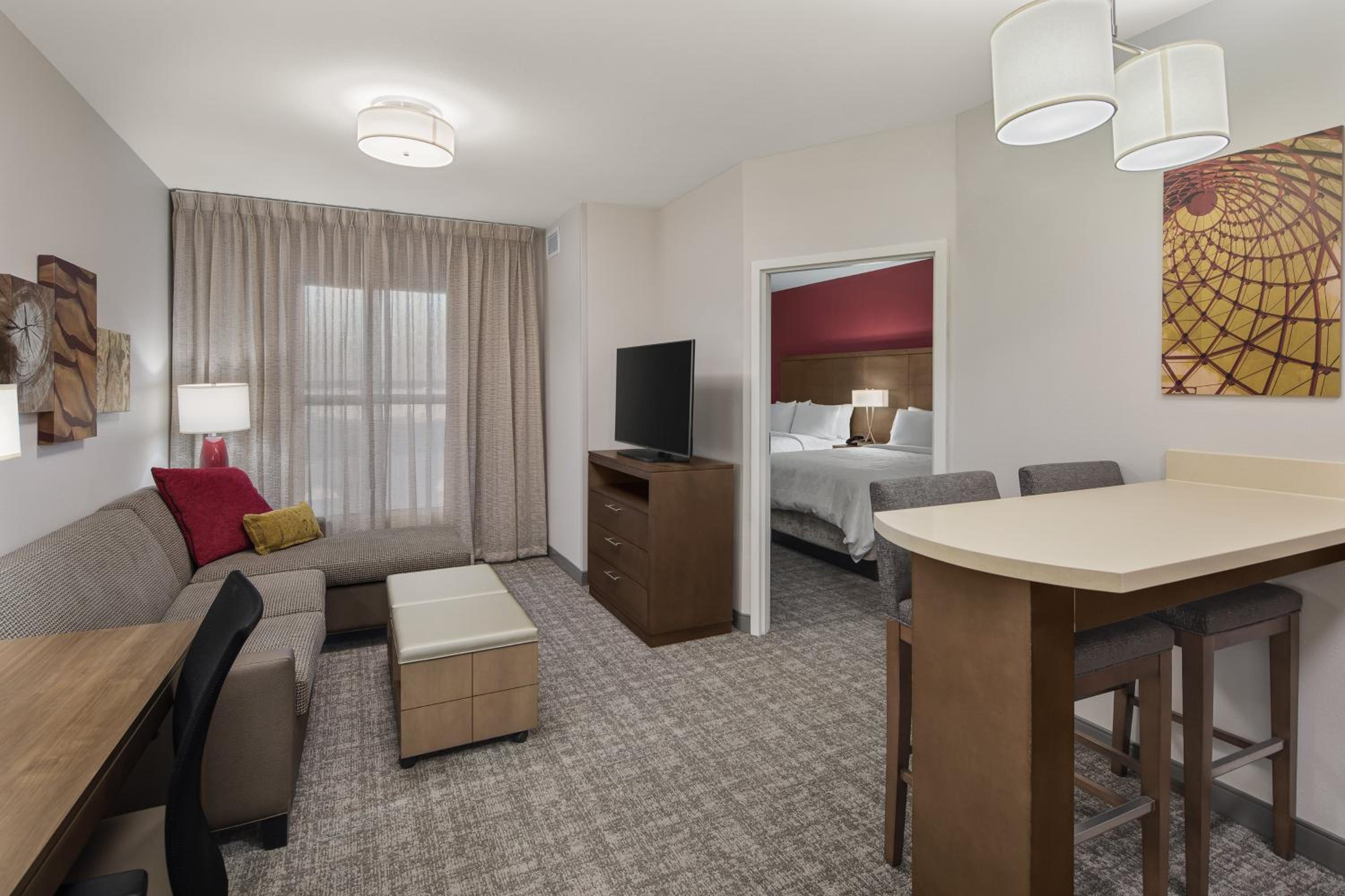 One-Bedroom Suite with Two Beds - Non-Smoking - Photo 4