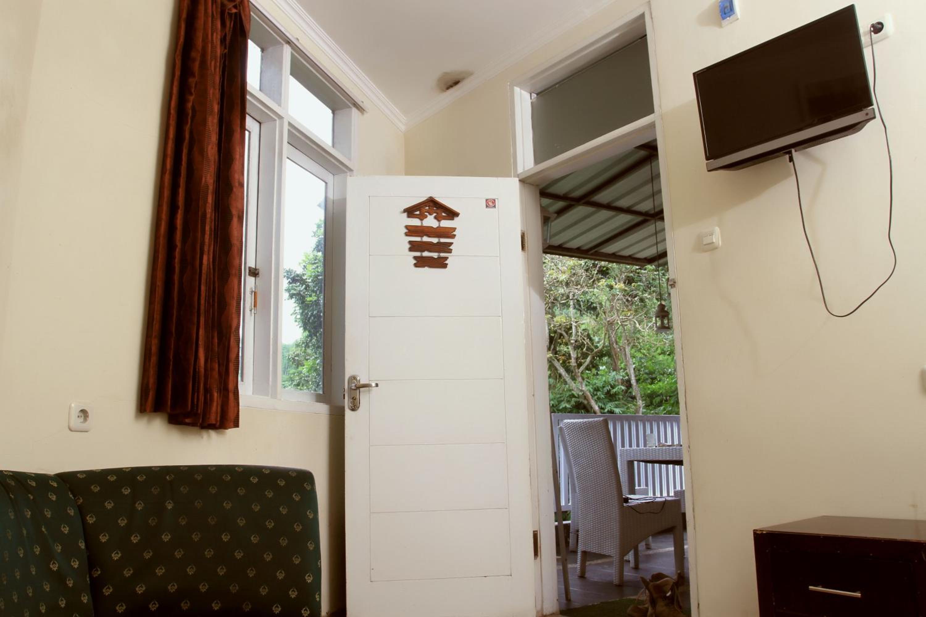 Family Room - Photo 12