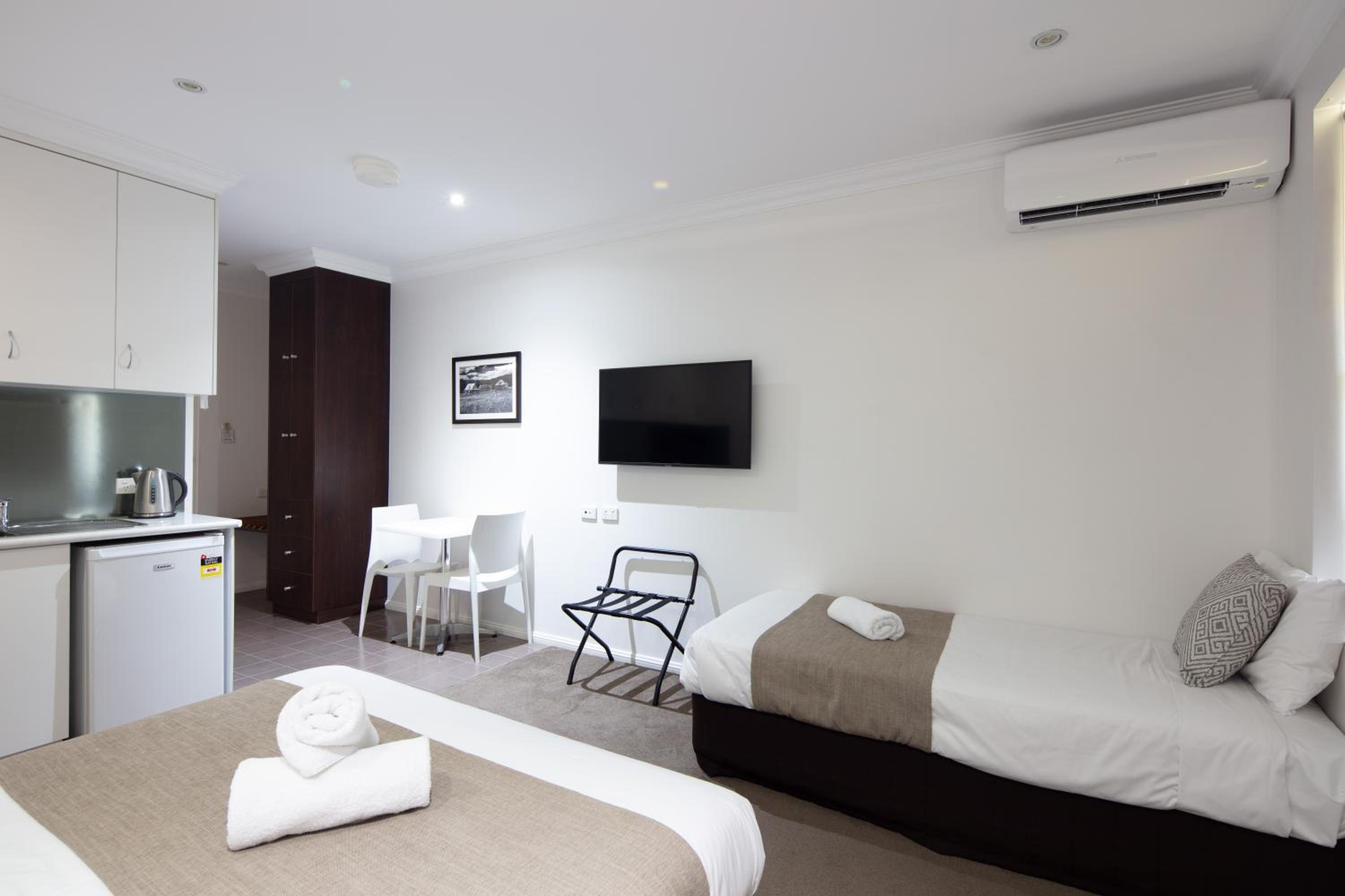 Double Room - Photo 6
