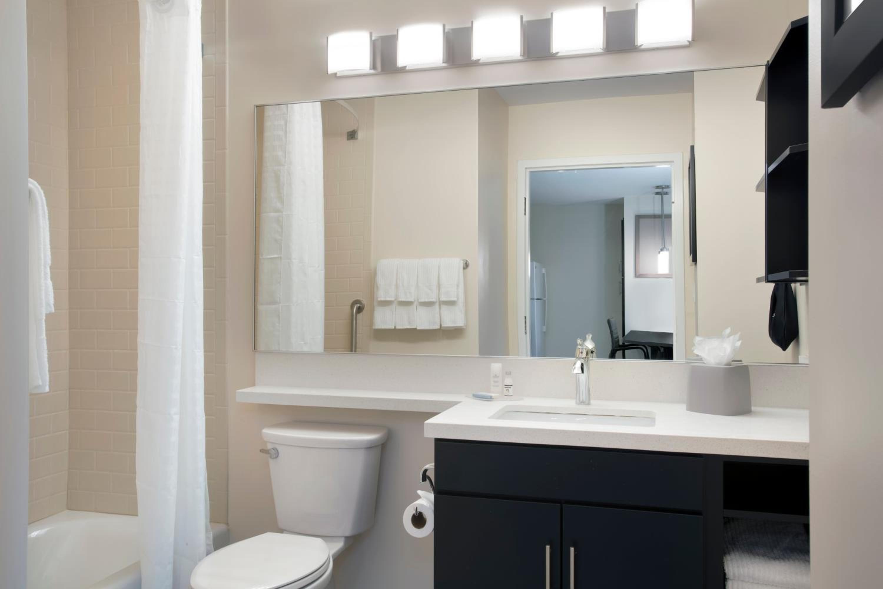 Studio Suite with Two Queen Beds photo 3