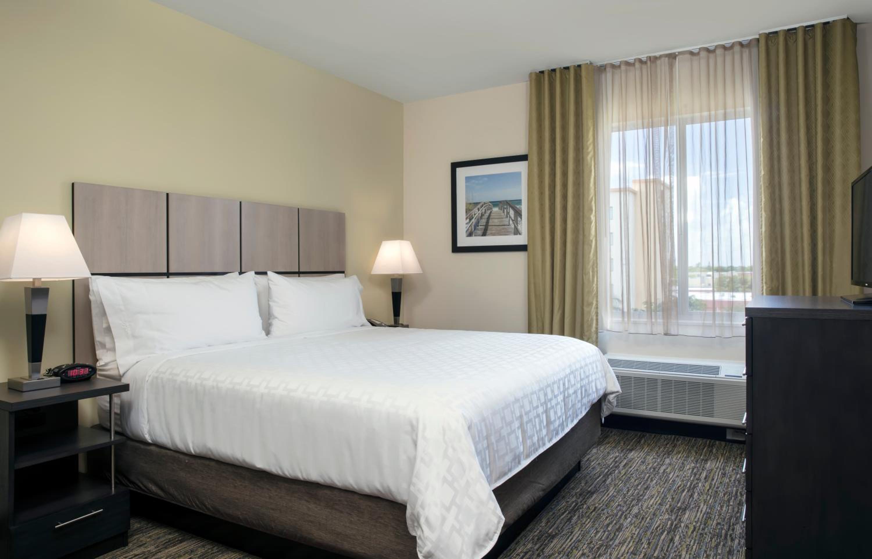 One-Bedroom Suite with Sofa Bed photo 2