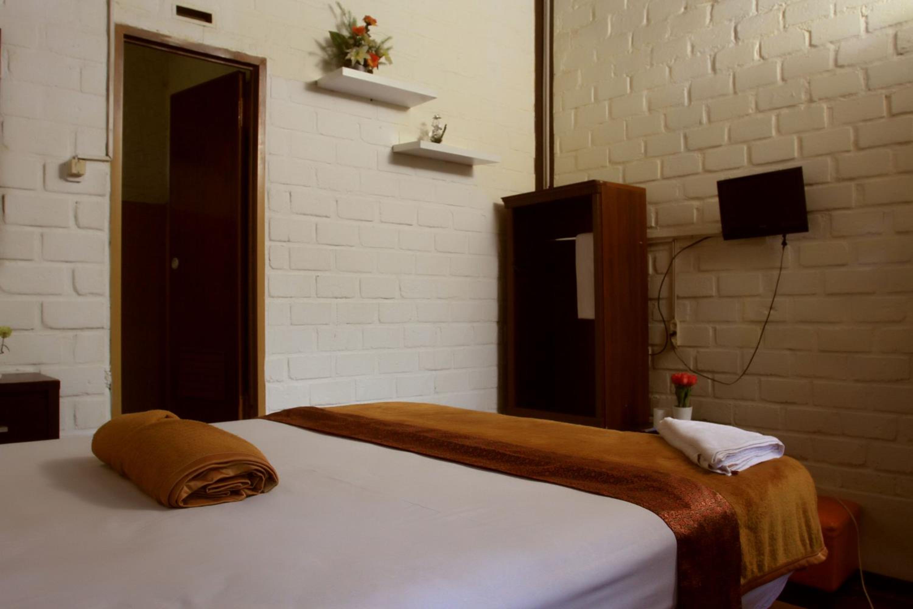 Double Room - Photo 10