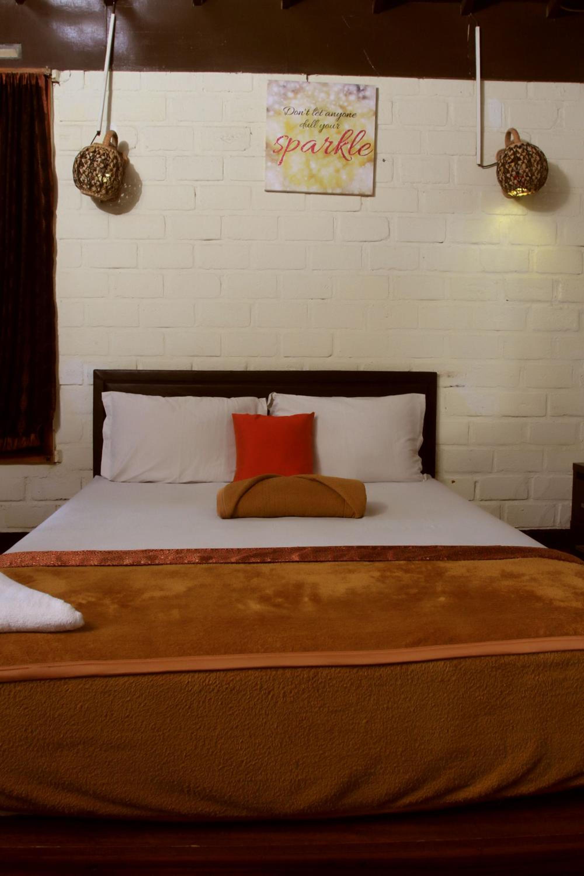 Double Room - Photo 12