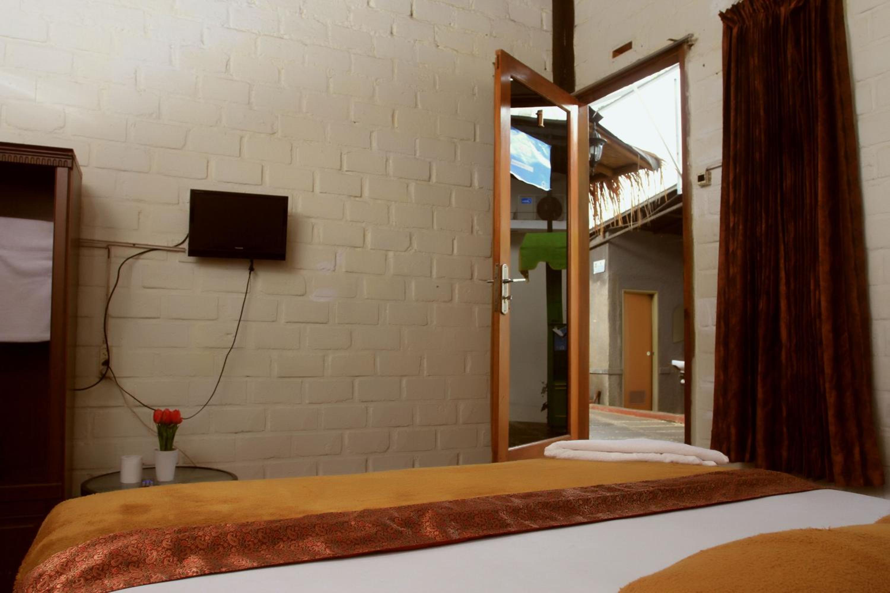 Double Room - Photo 8