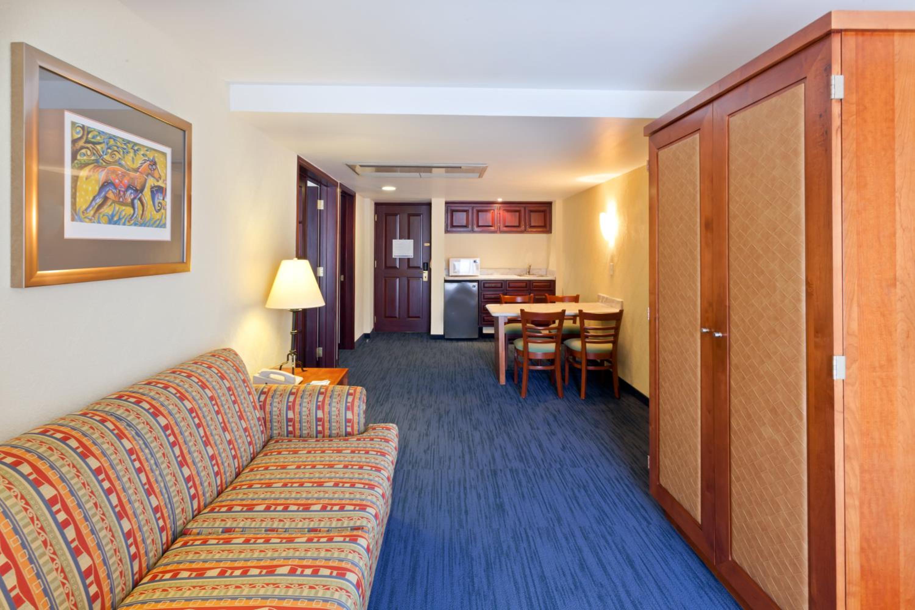 One-Bedroom King Suite