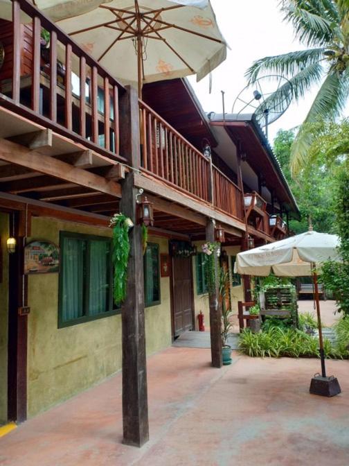 Double or Twin Room with Pool View - Photo 11