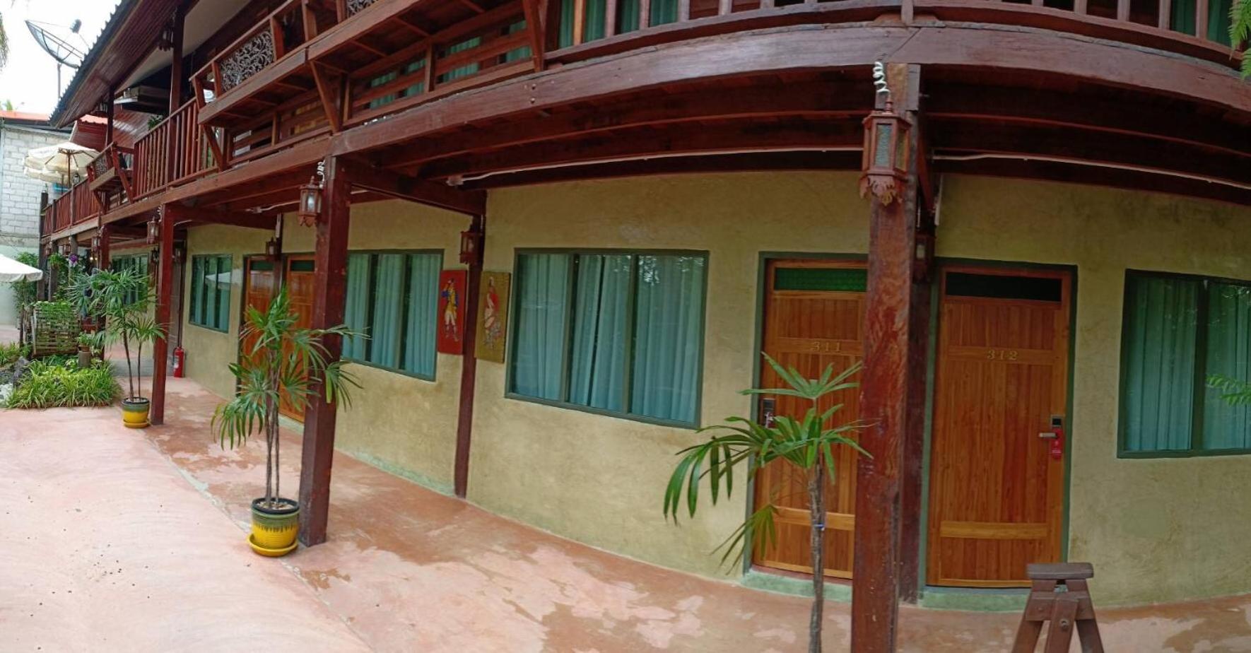Double or Twin Room with Pool View - Photo 10