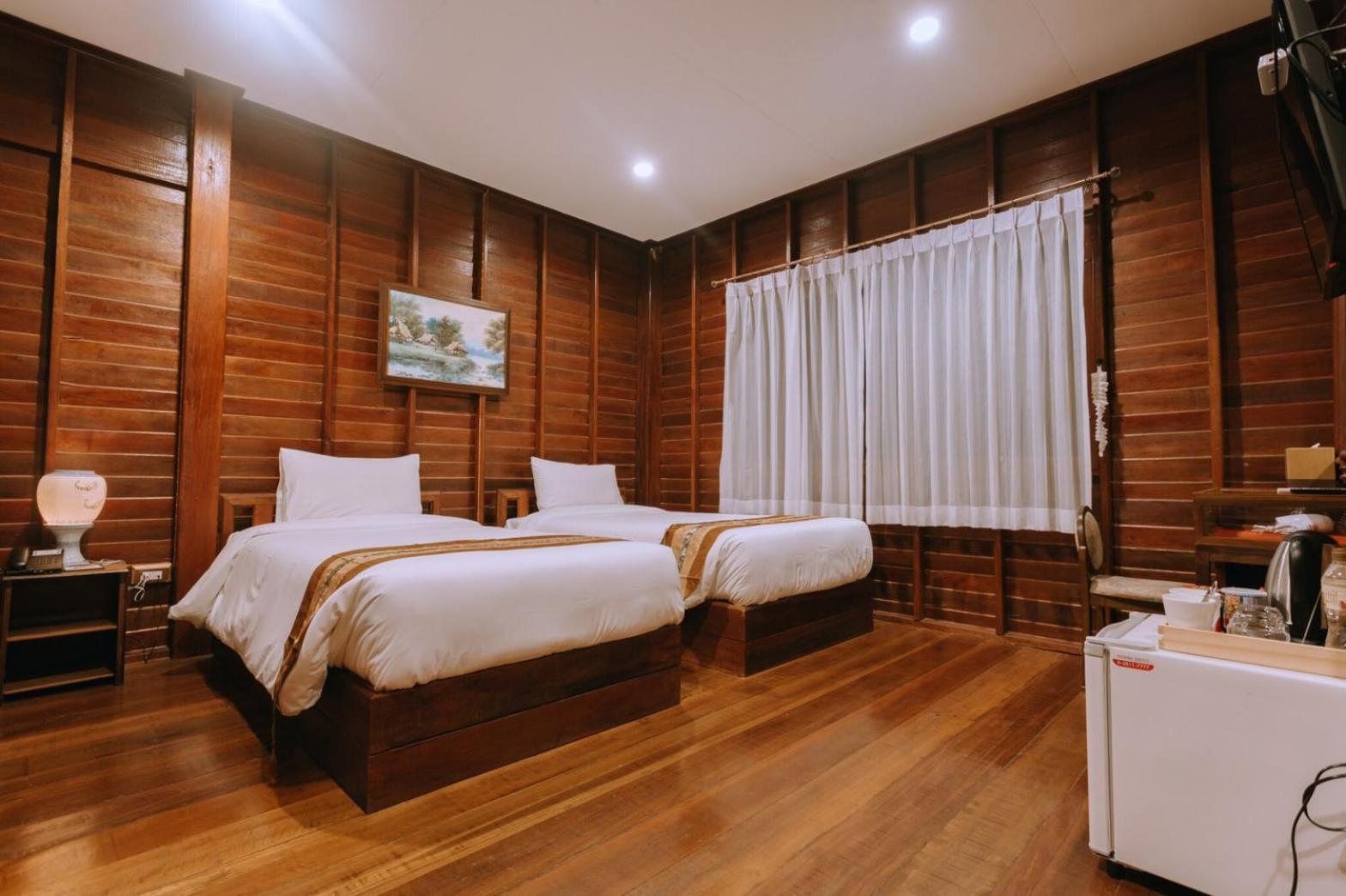 Double or Twin Room with Pool View - Photo 6