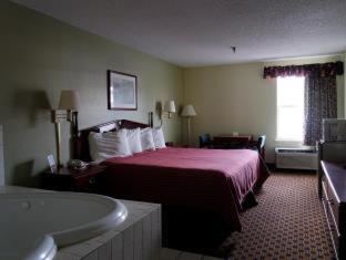 King Room with Roll-in Shower - Mobility Access/Non-Smoking photo 3
