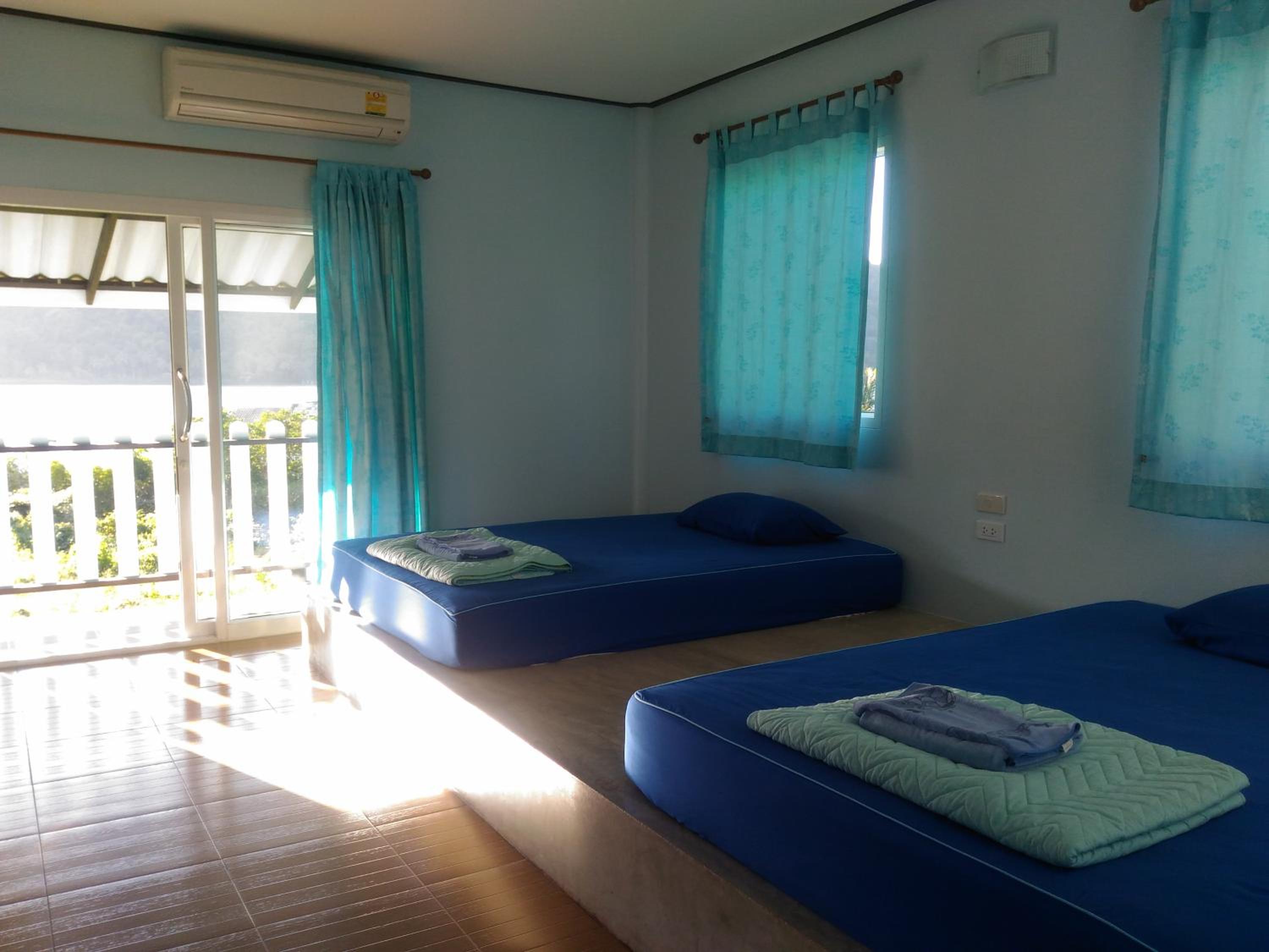 Standard Twin Room with Sea View