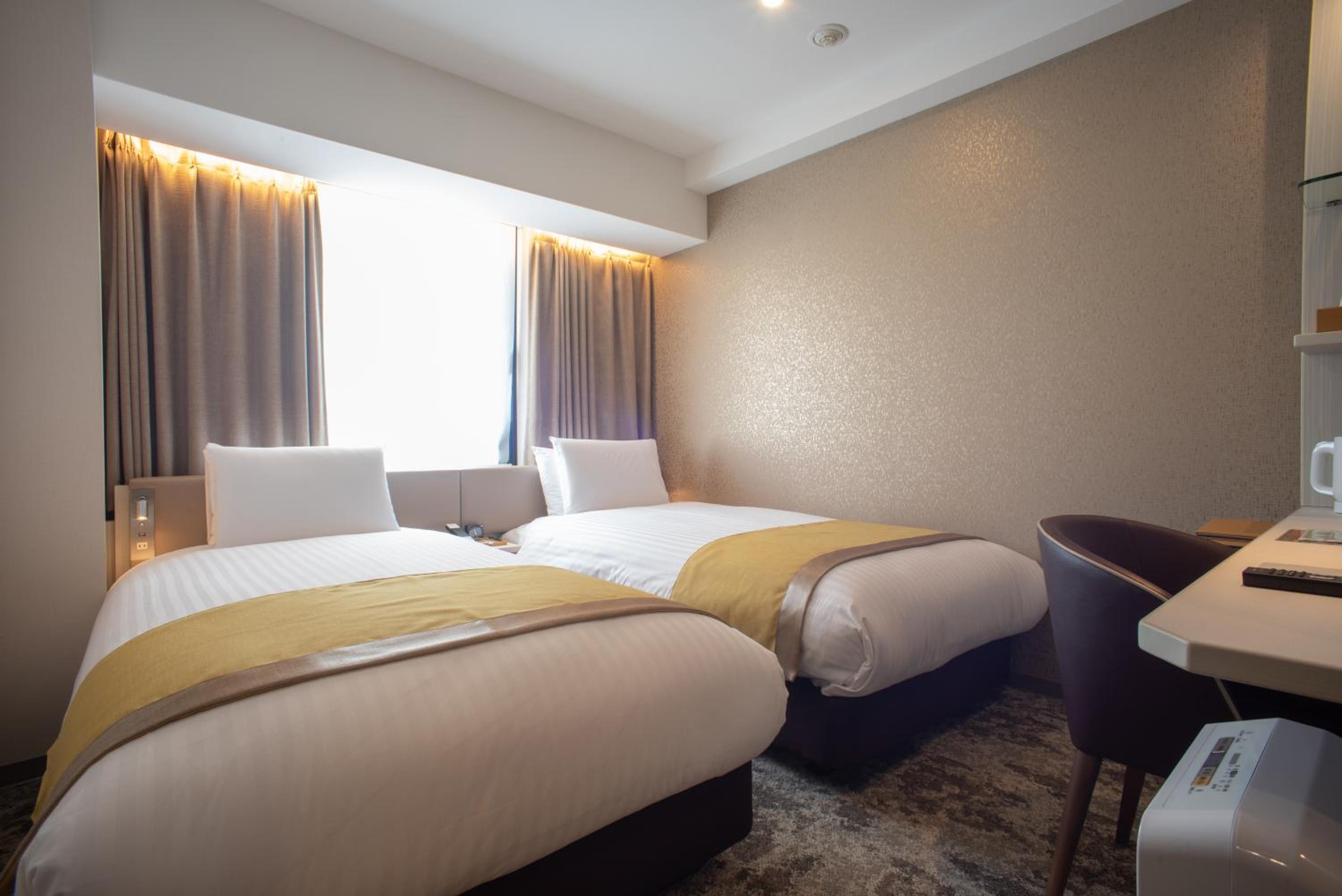 Standard Twin Room - Electronic Cigarettes