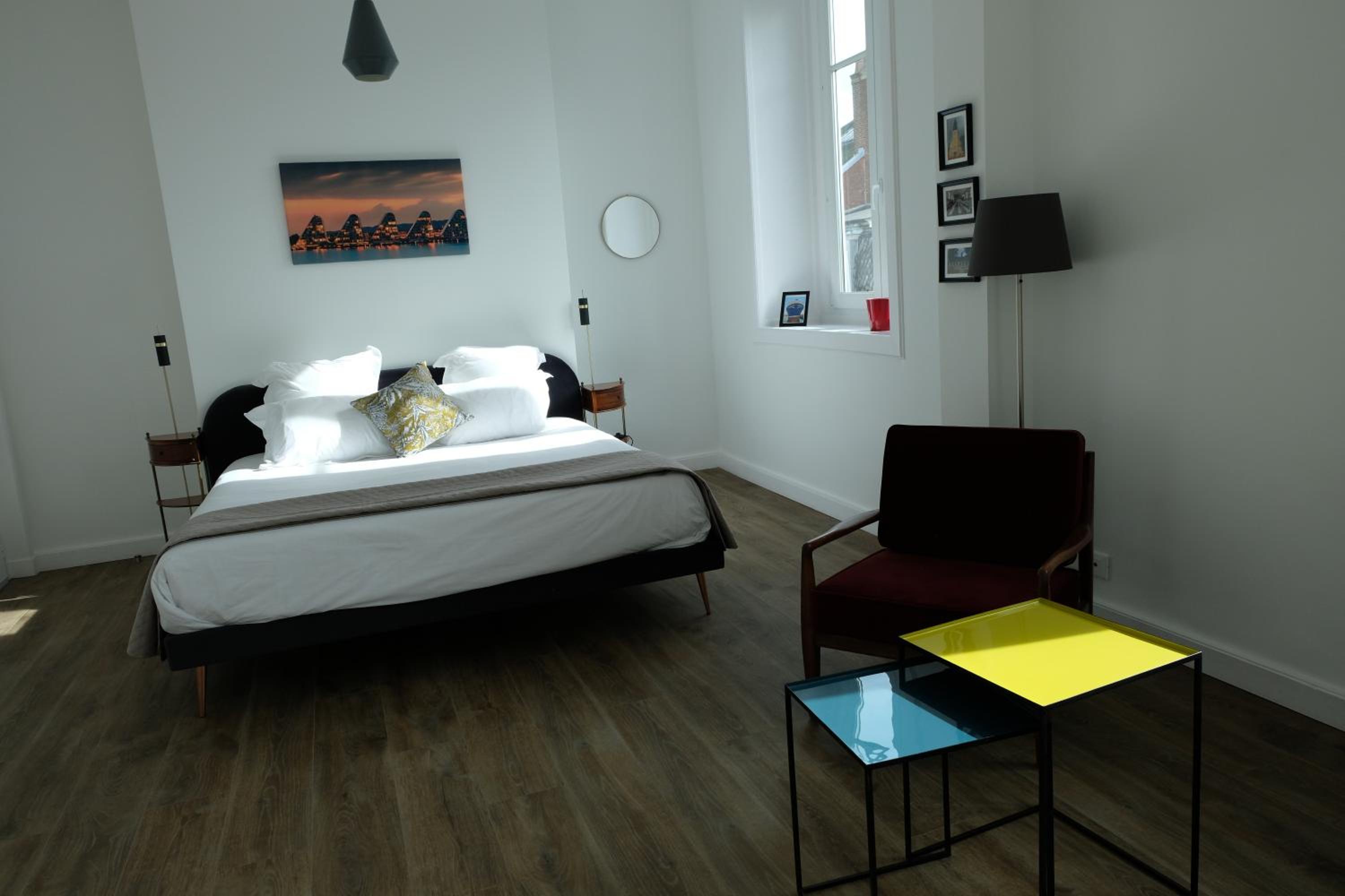 Deluxe Double Room with Shower - Photo 3