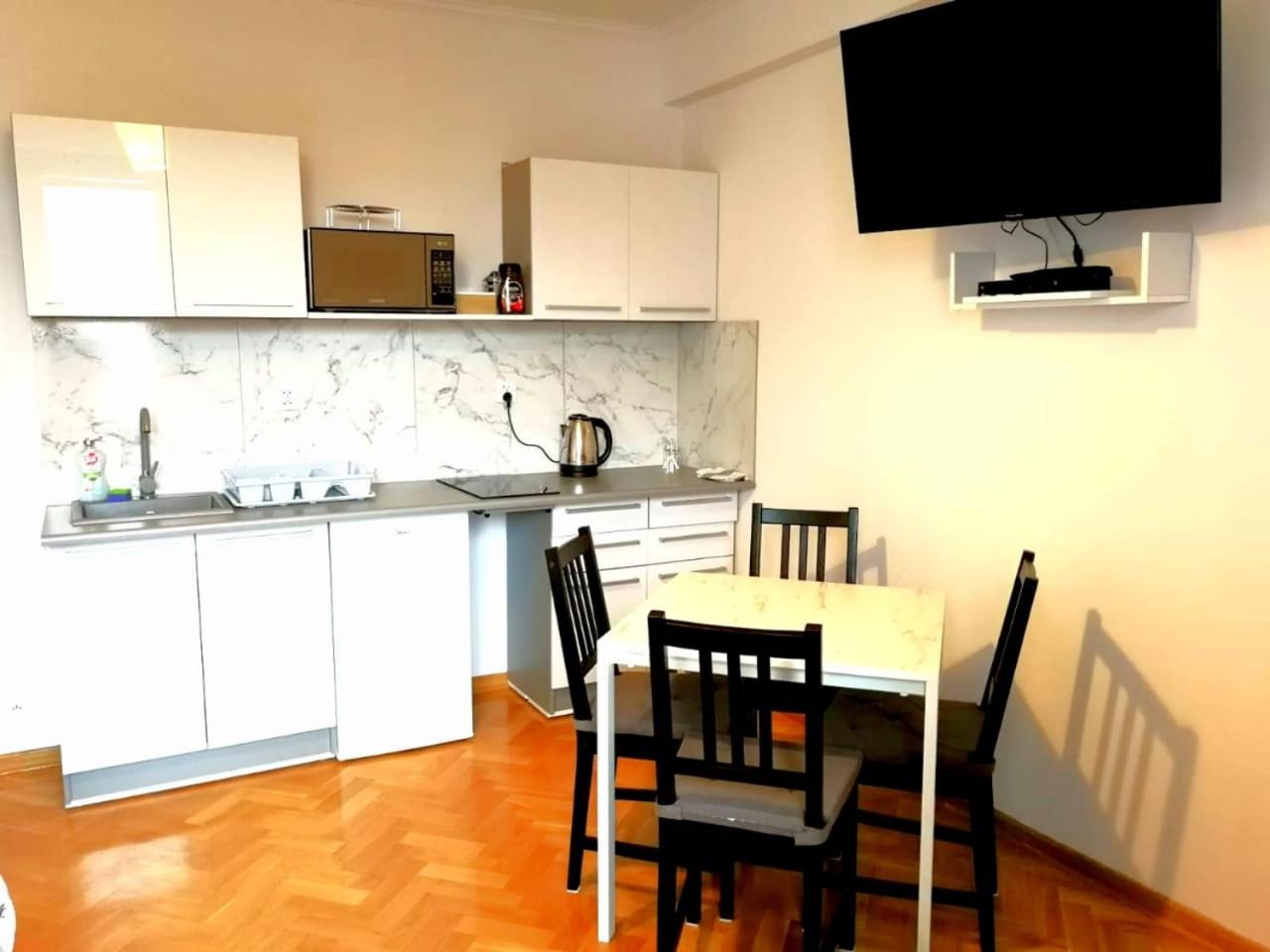 Three-Bedroom Apartment - Photo 11