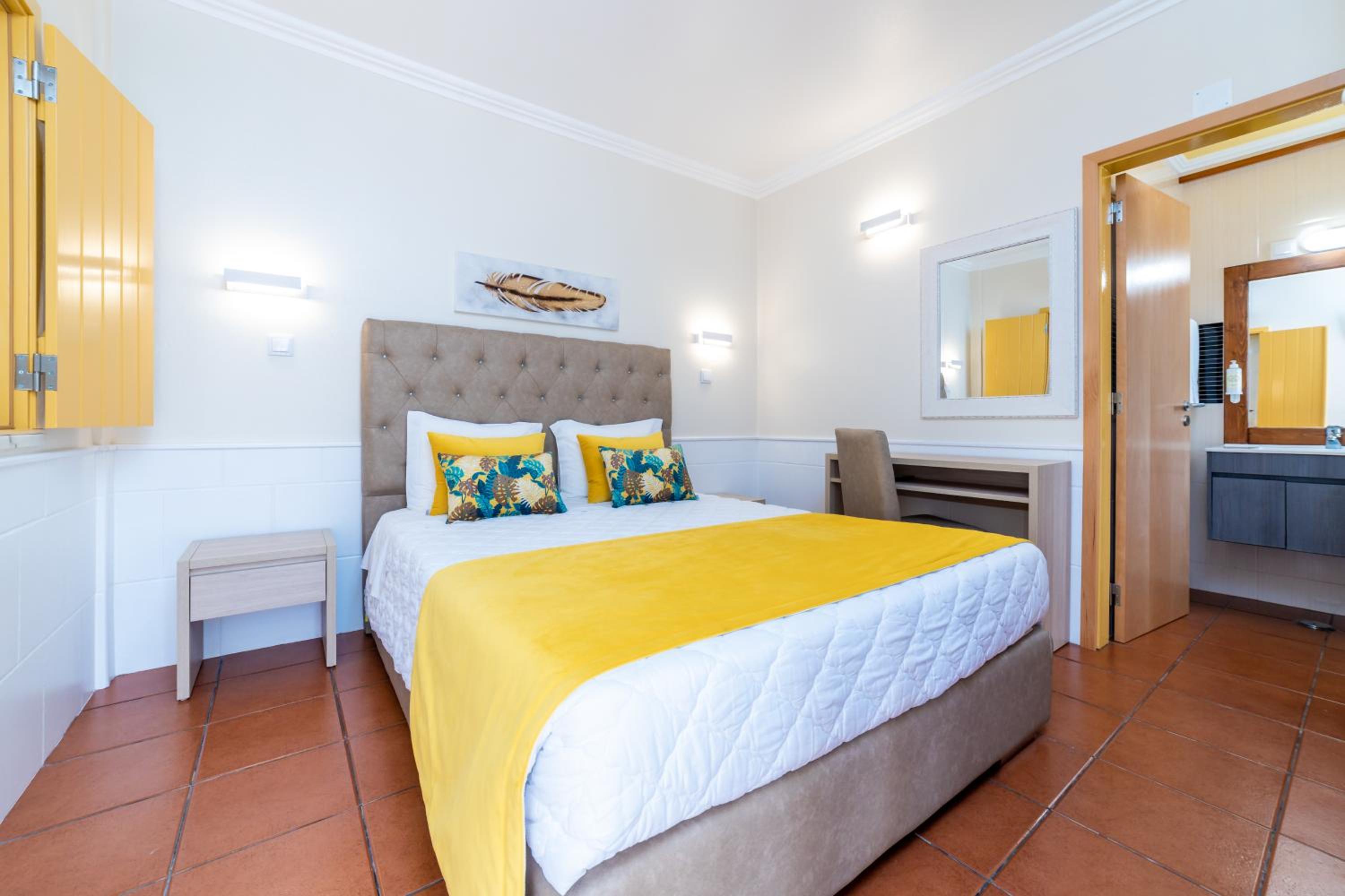 Double Room - Photo 18