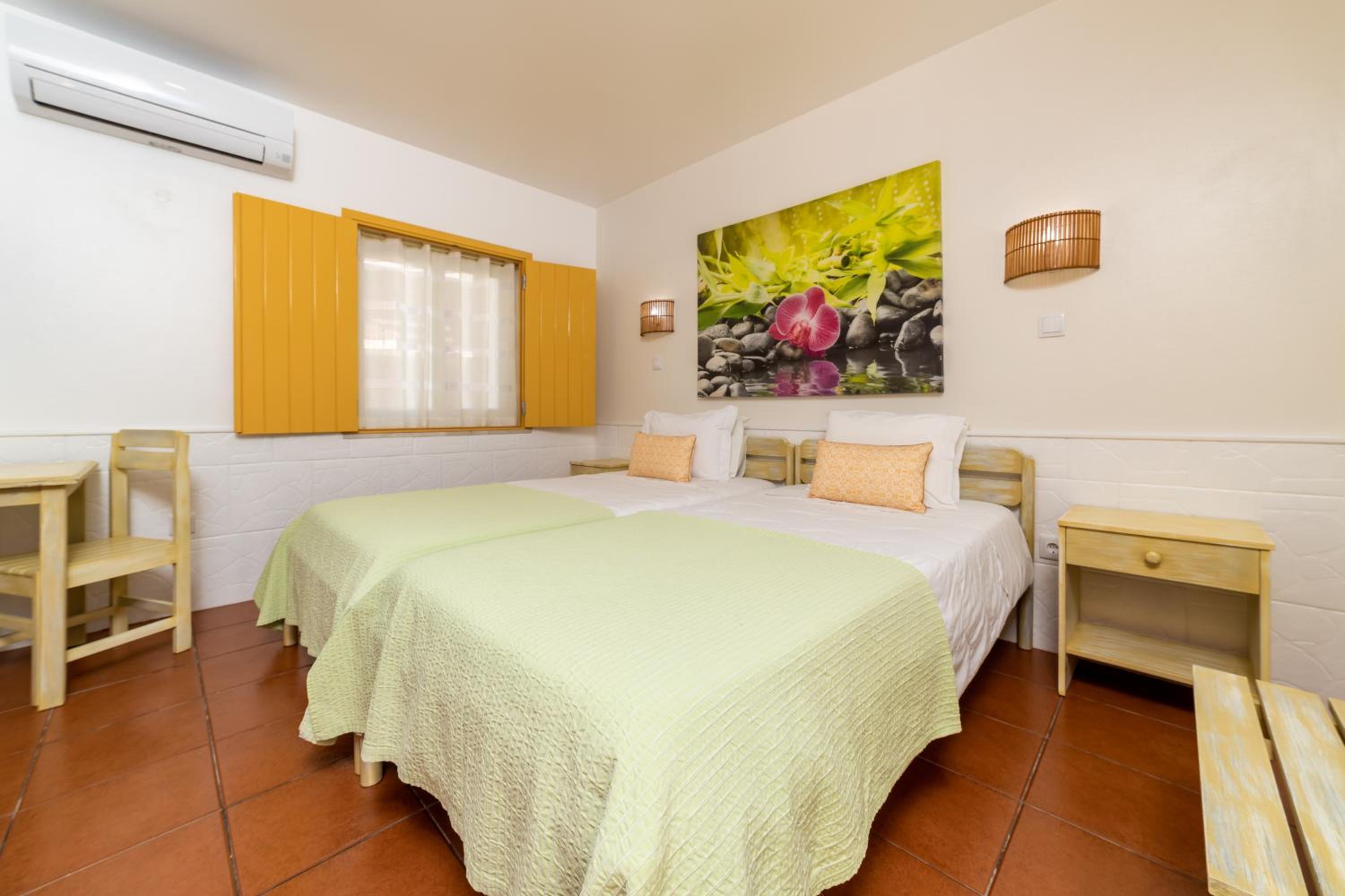 Twin Room - Photo 14