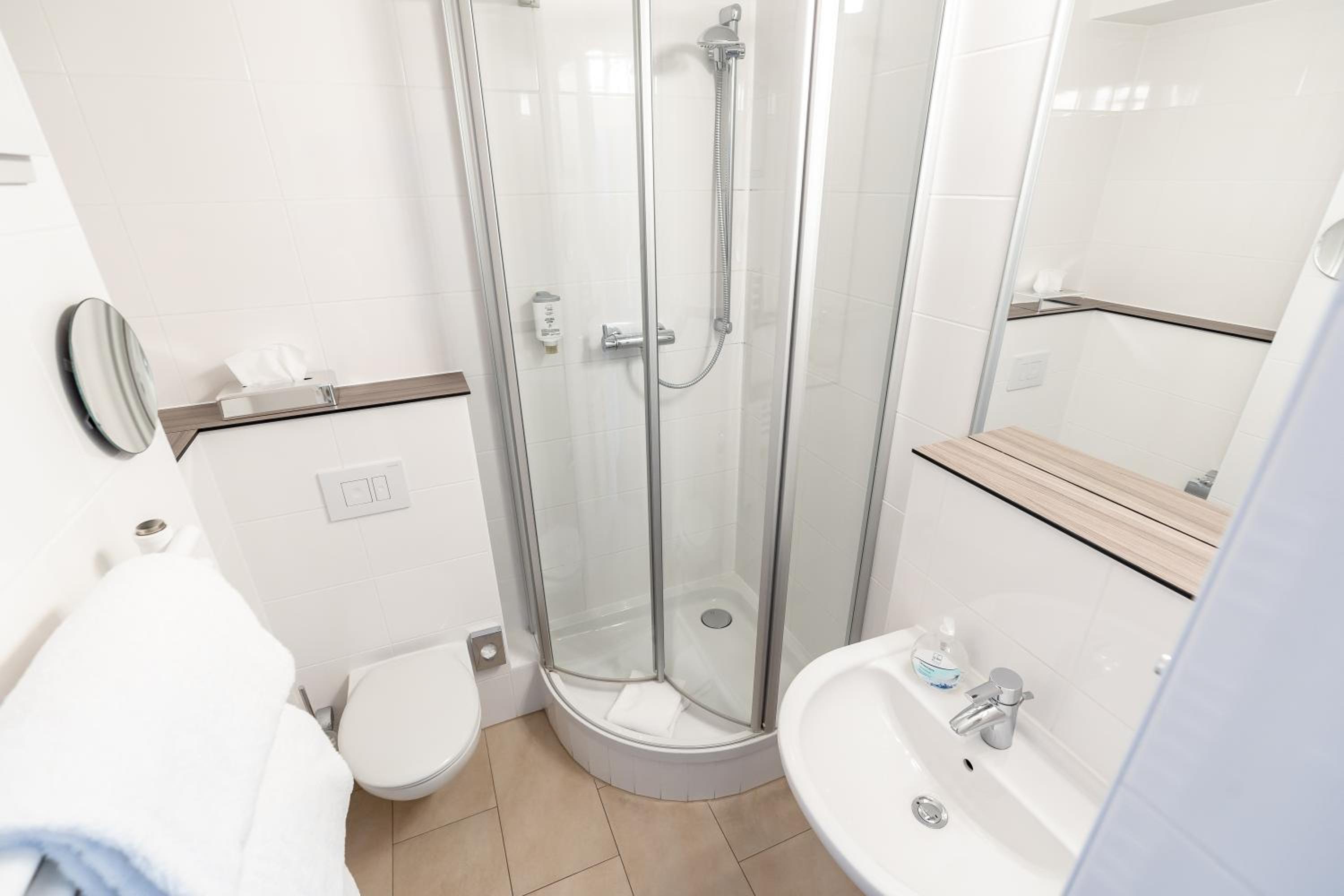 Business Double Room - Photo 12