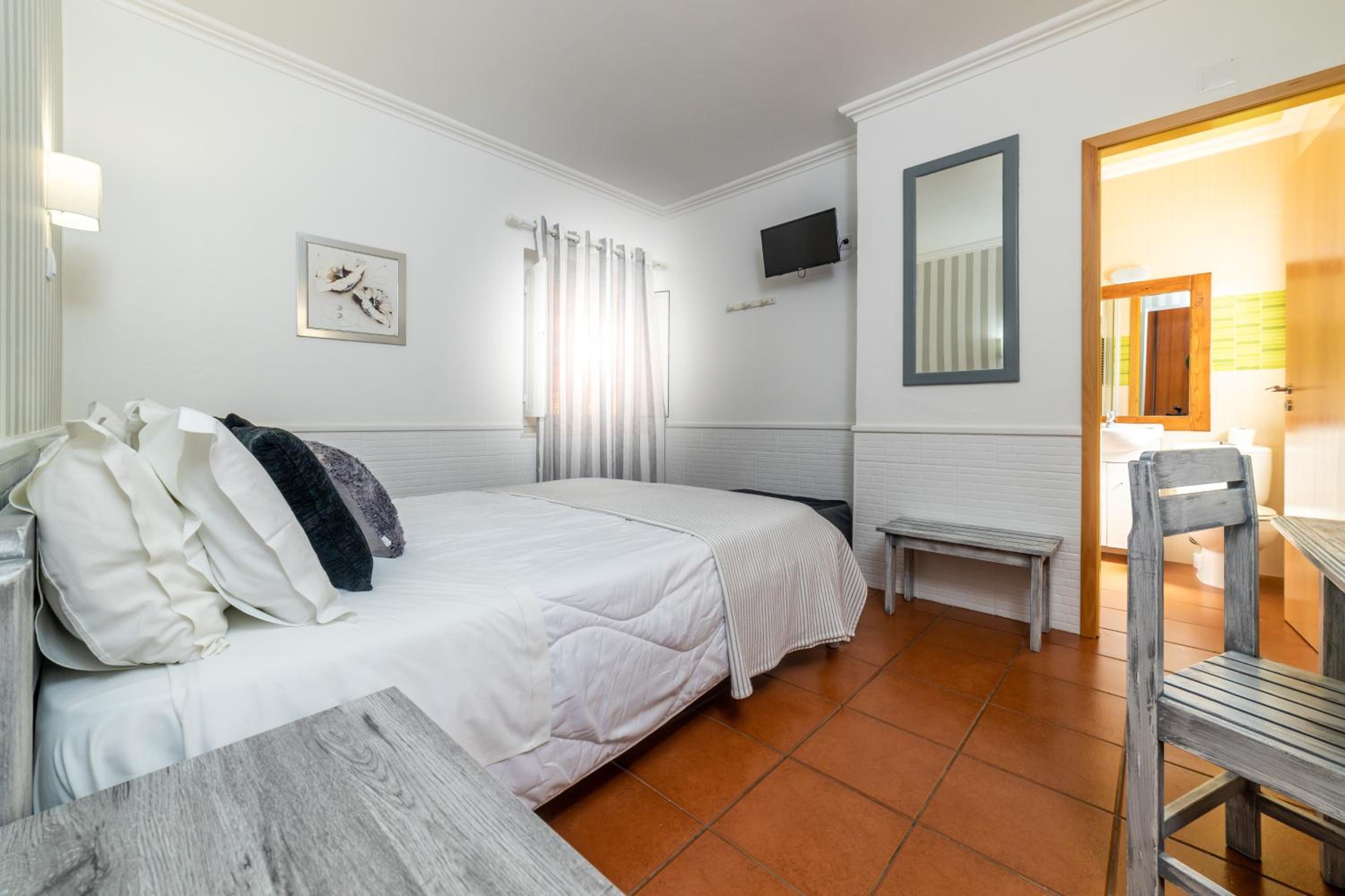Double Room - Photo 11