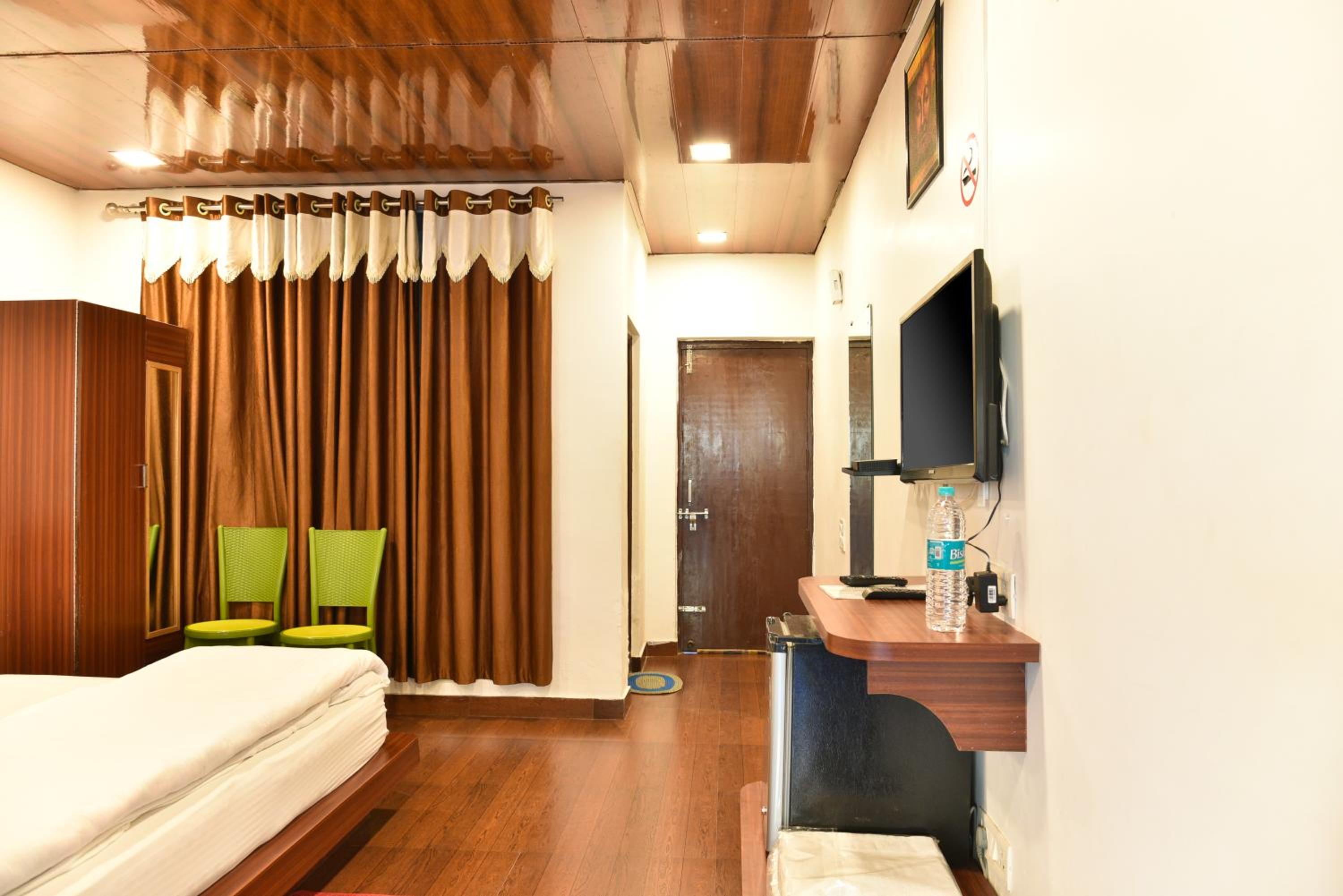Deluxe Room - Photo 5