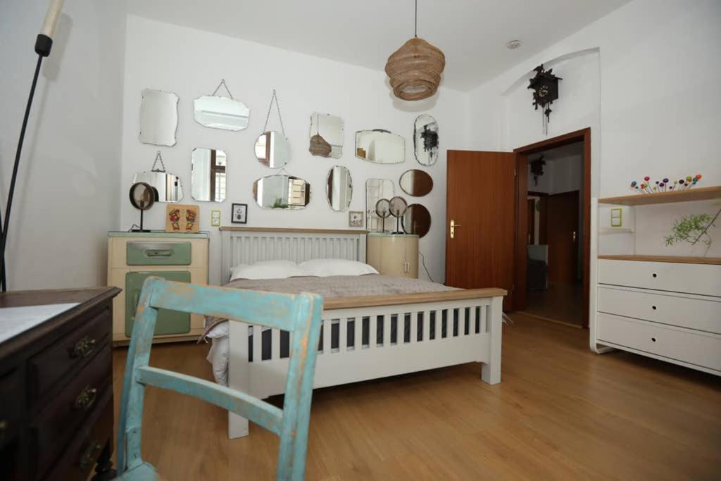 One-Bedroom Apartment - Photo 1