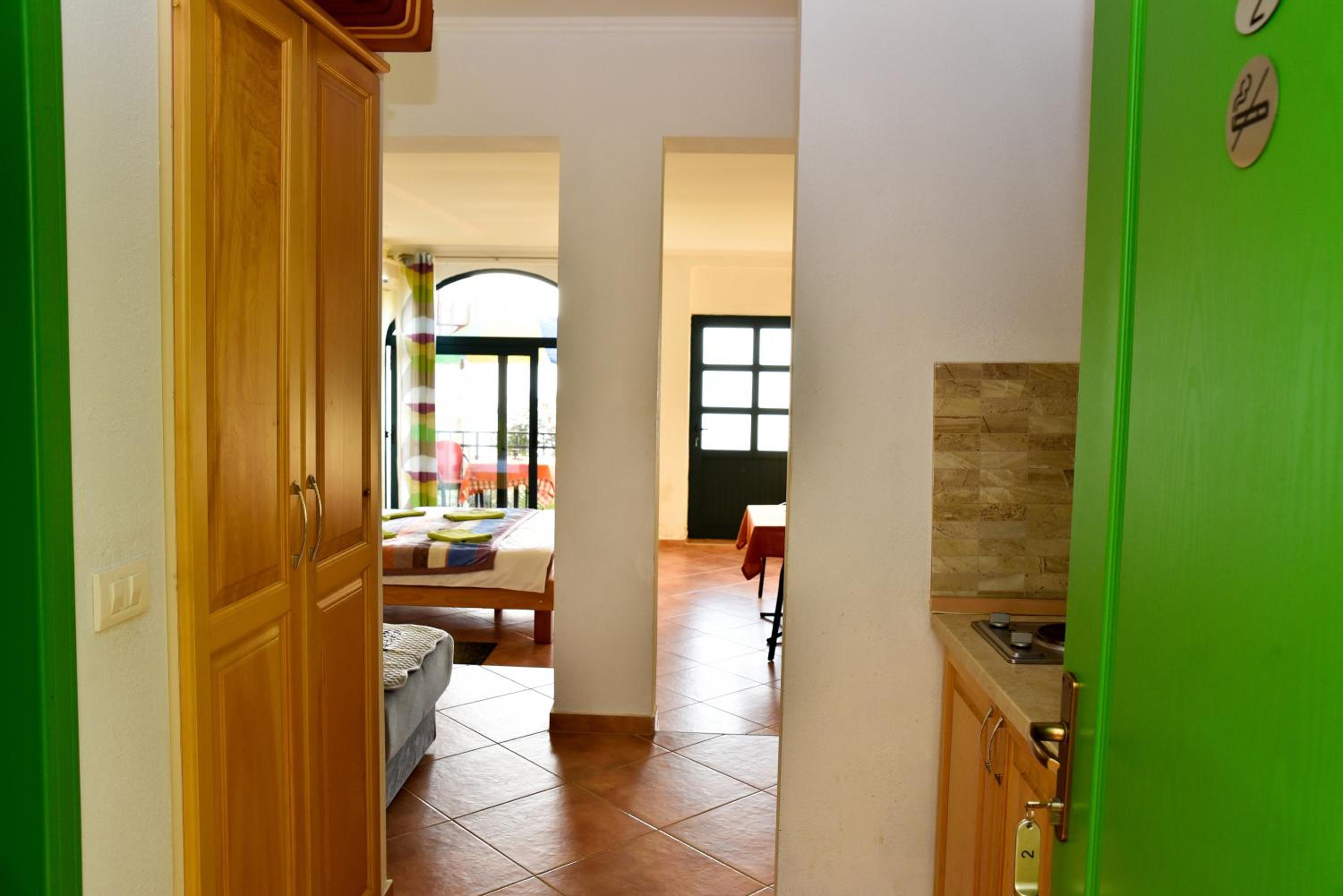 Apartment with Sea View - Photo 5