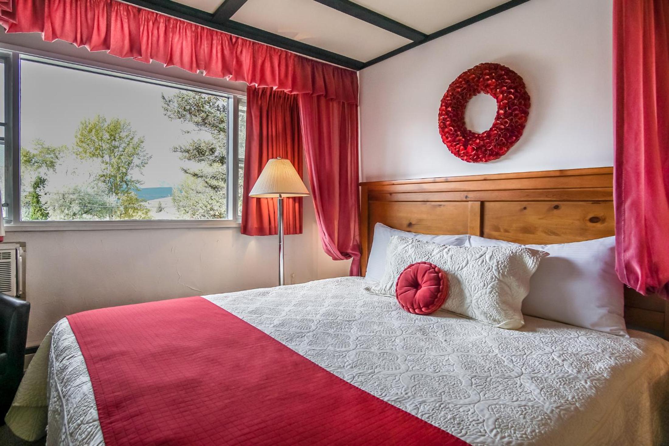 Deluxe King Room photo 2