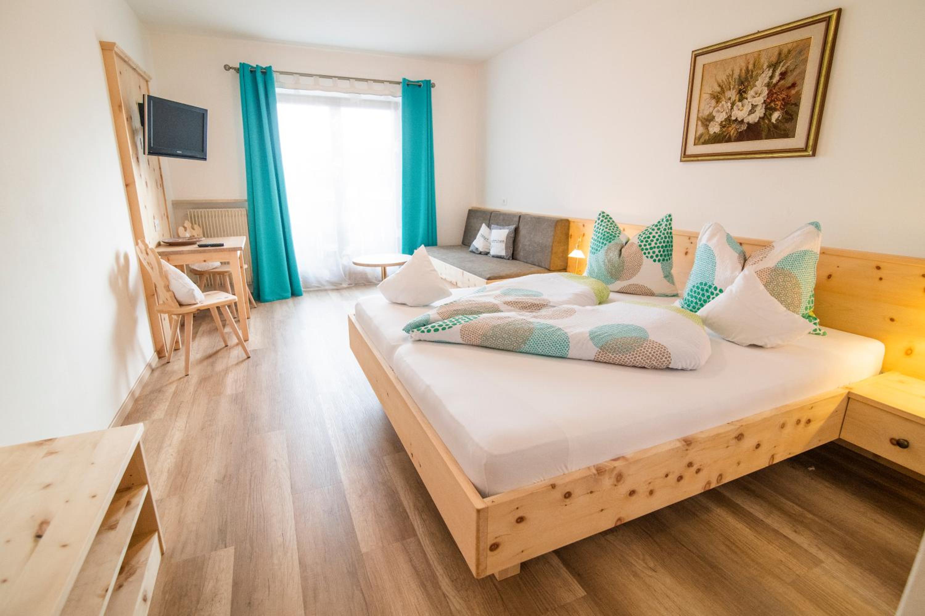 Double Room with Garden View - Photo 10