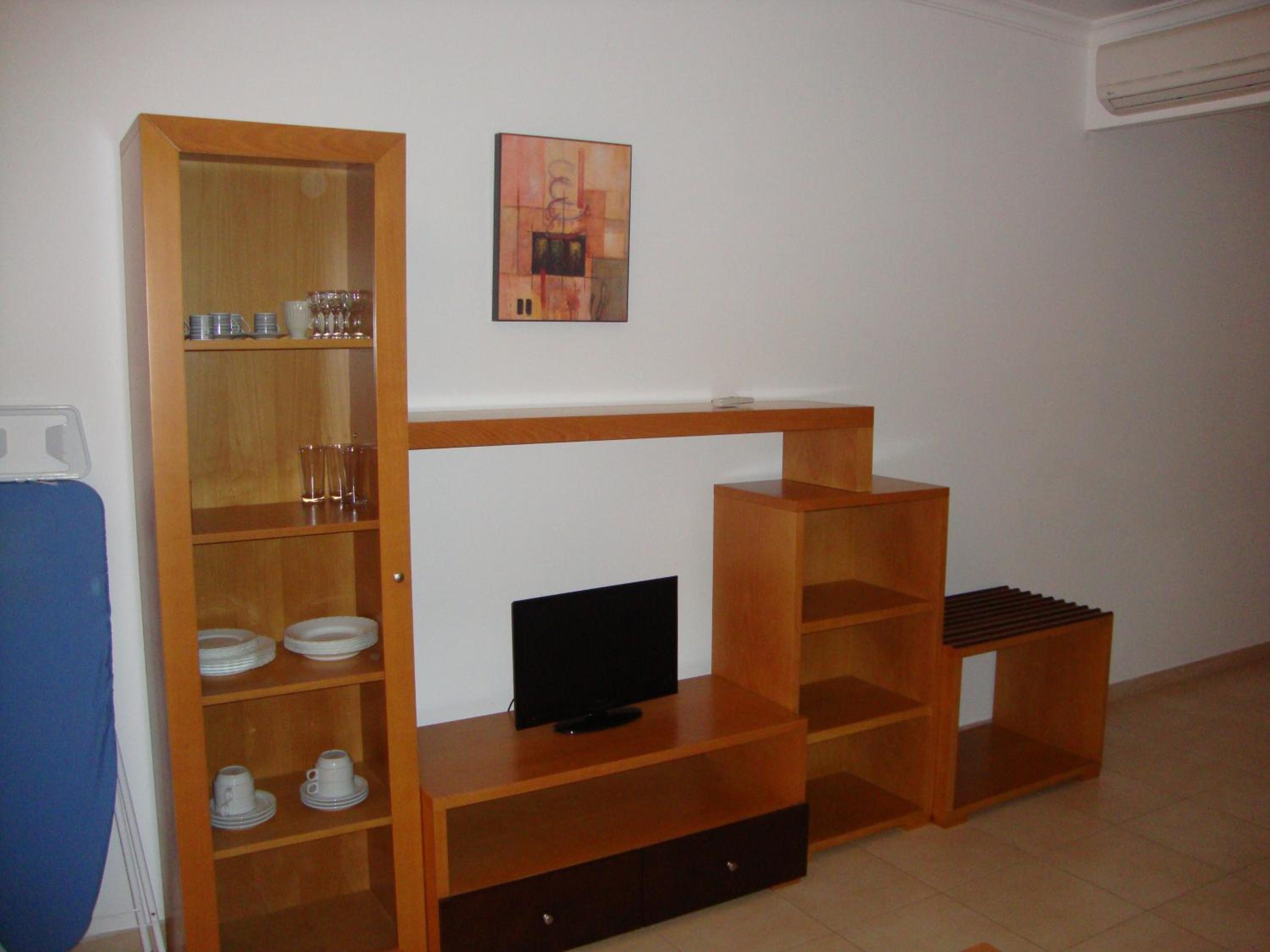 One-Bedroom Apartment - Photo 3