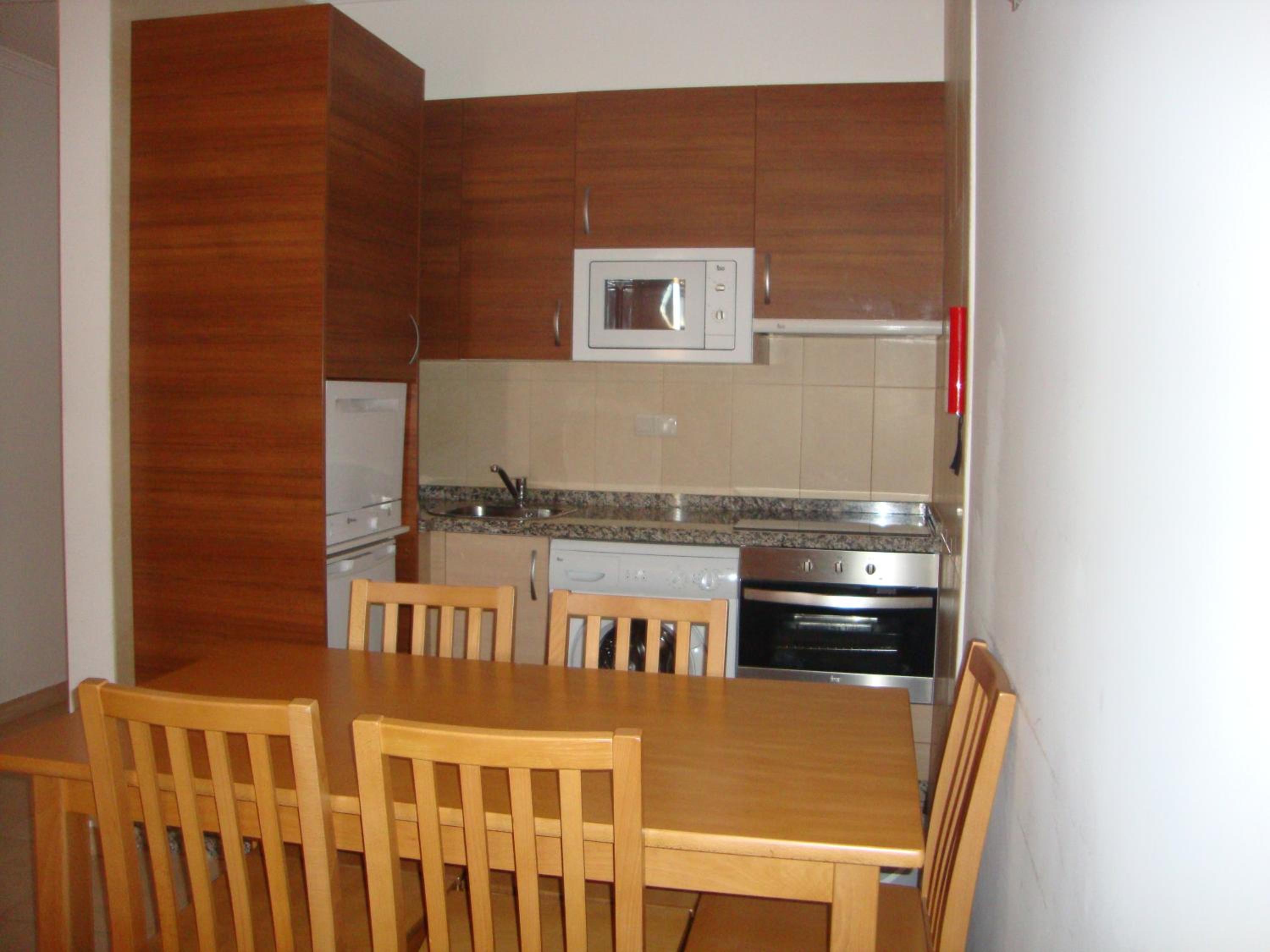 One-Bedroom Apartment - Photo 2
