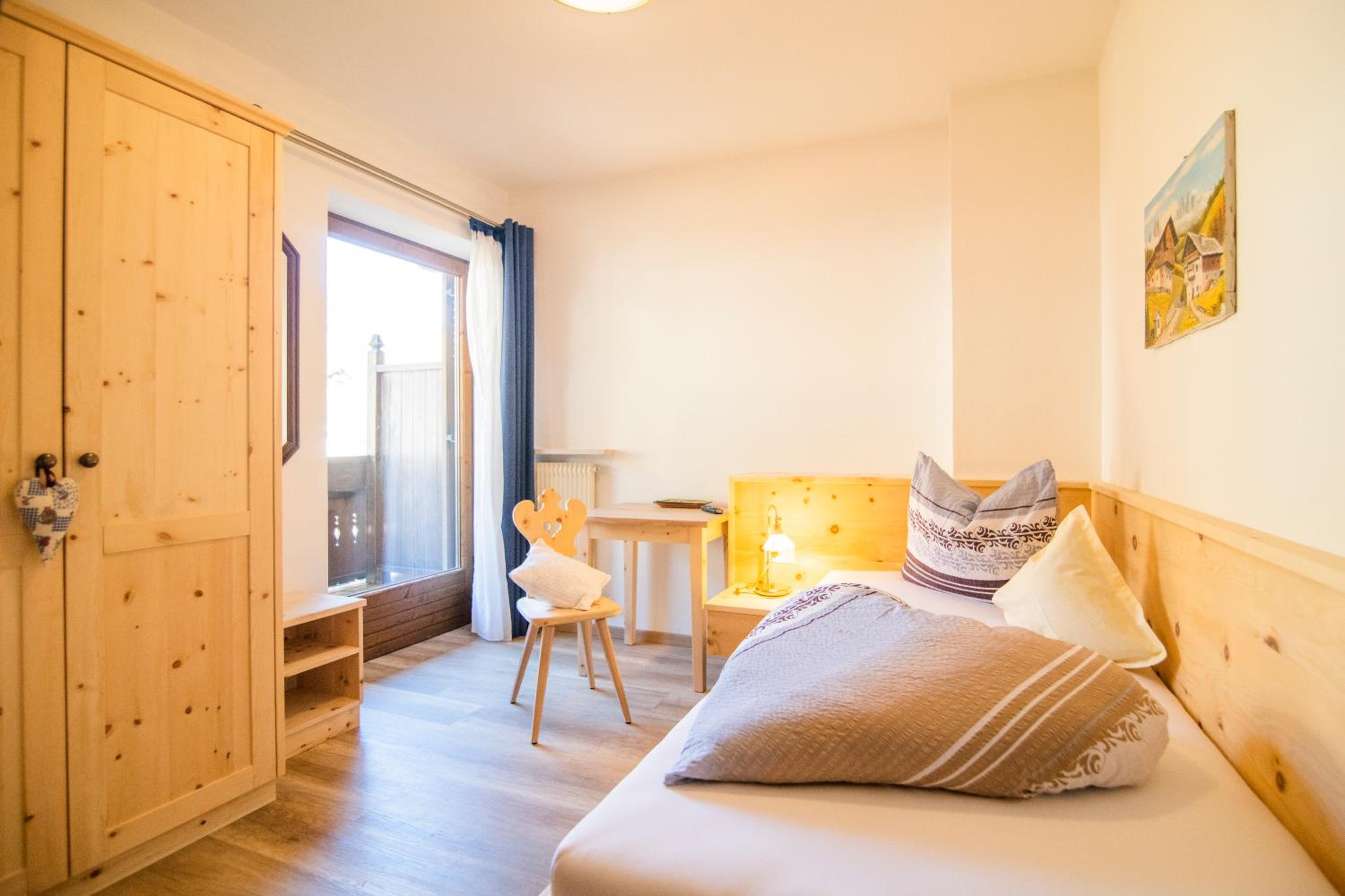Single Room with Mountain View