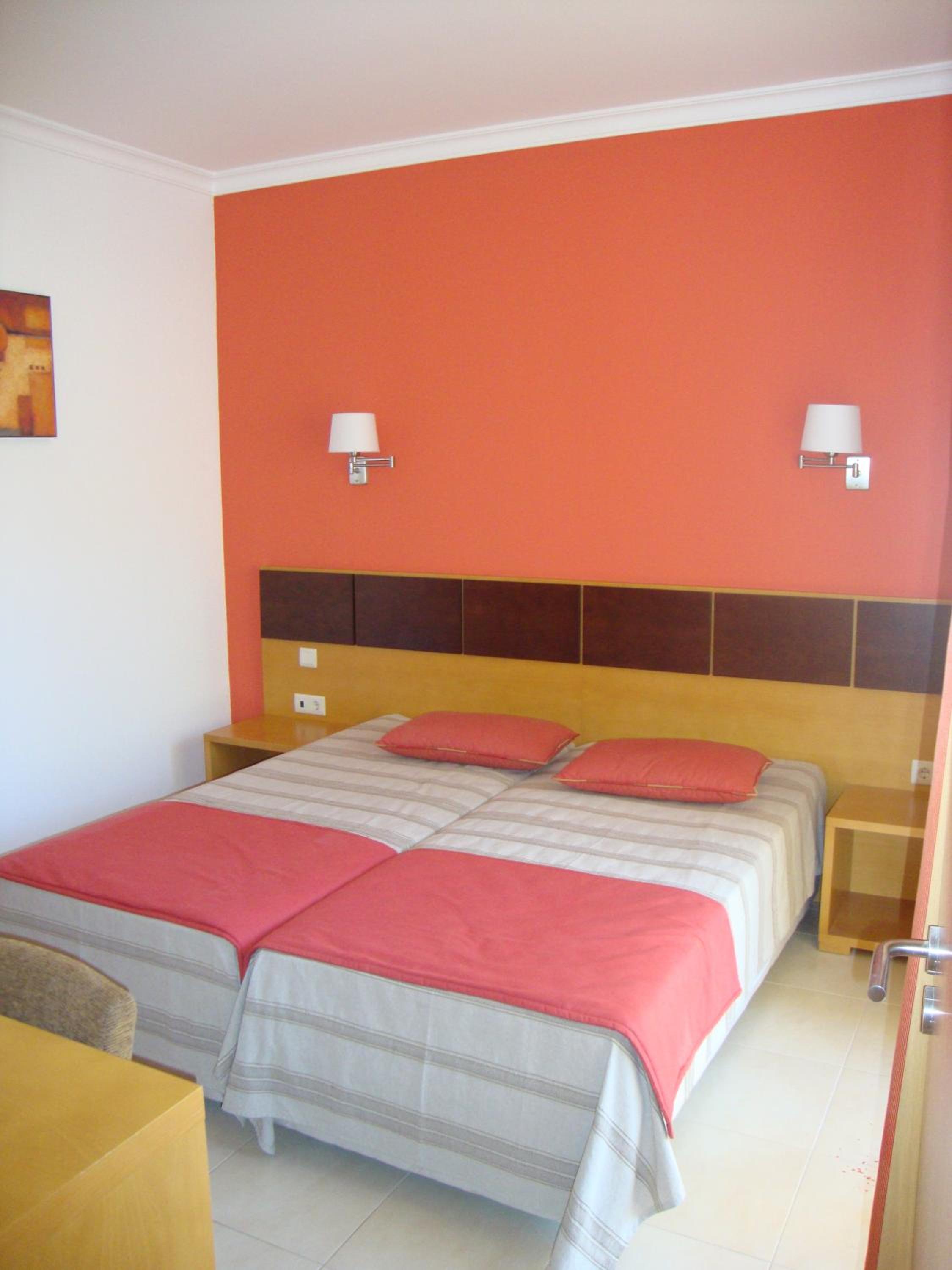 One-Bedroom Apartment - Photo 1