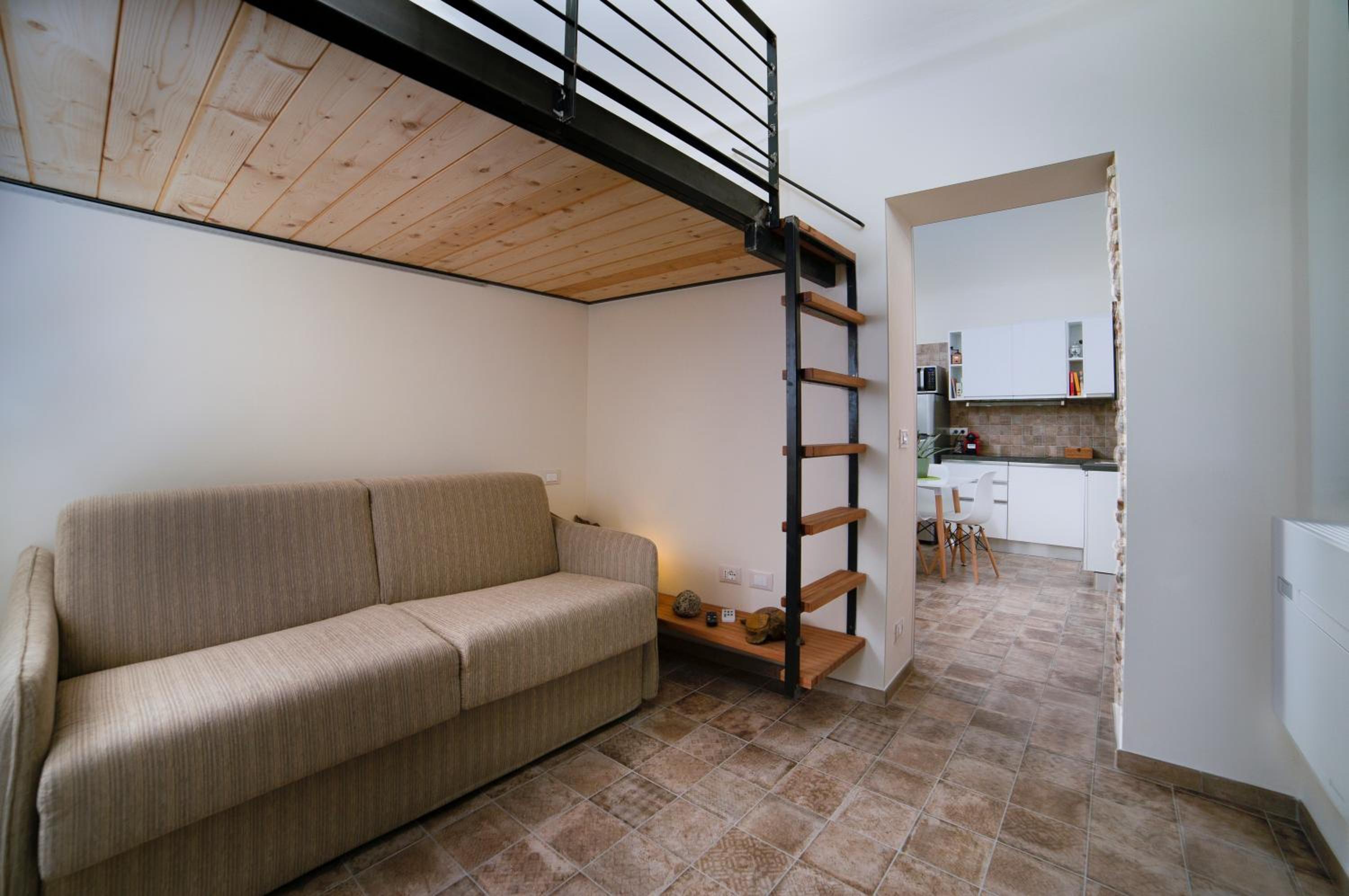 One-Bedroom Apartment photo 1