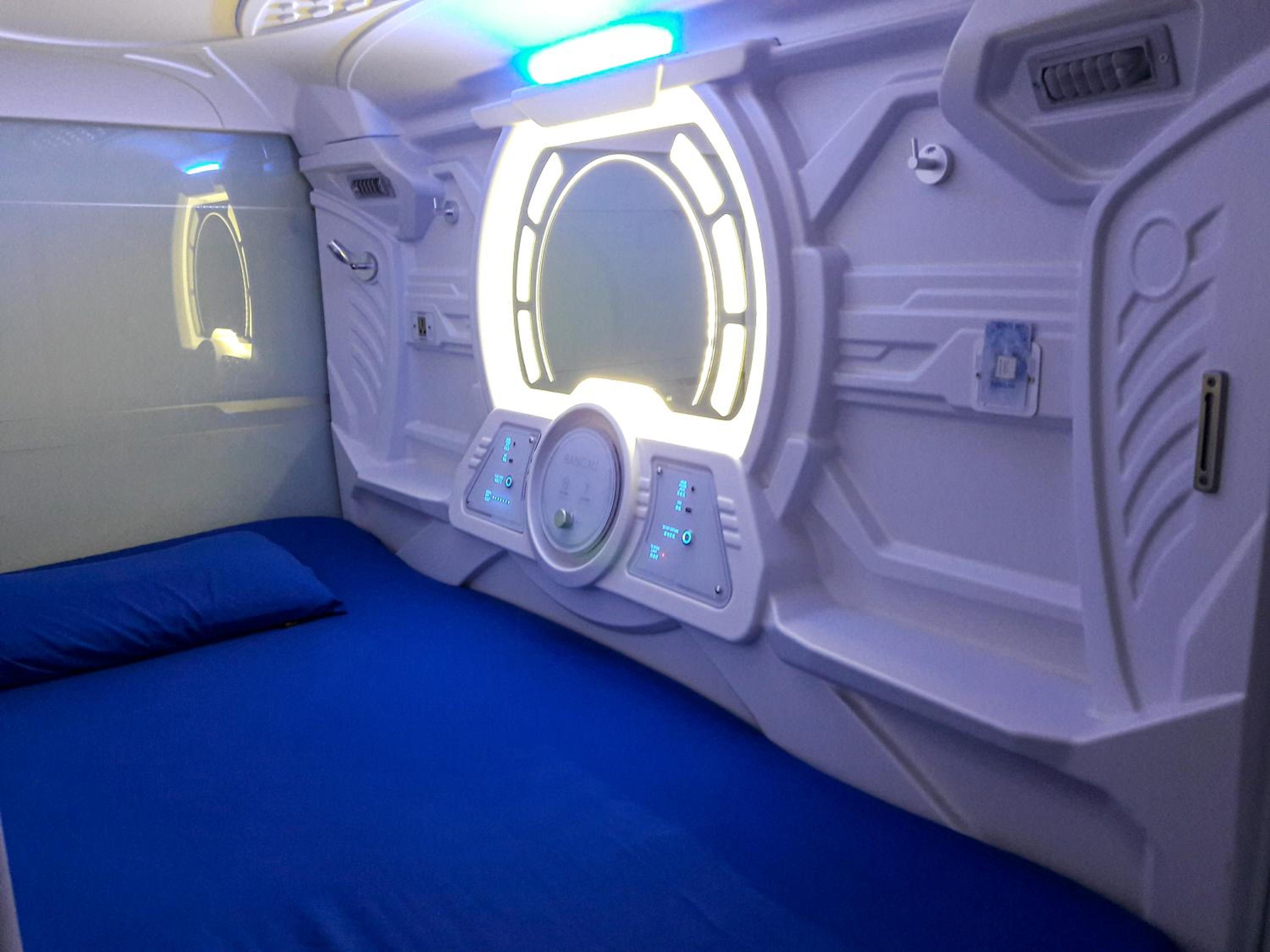 Single Capsule - 6 Hours Stay photo 2