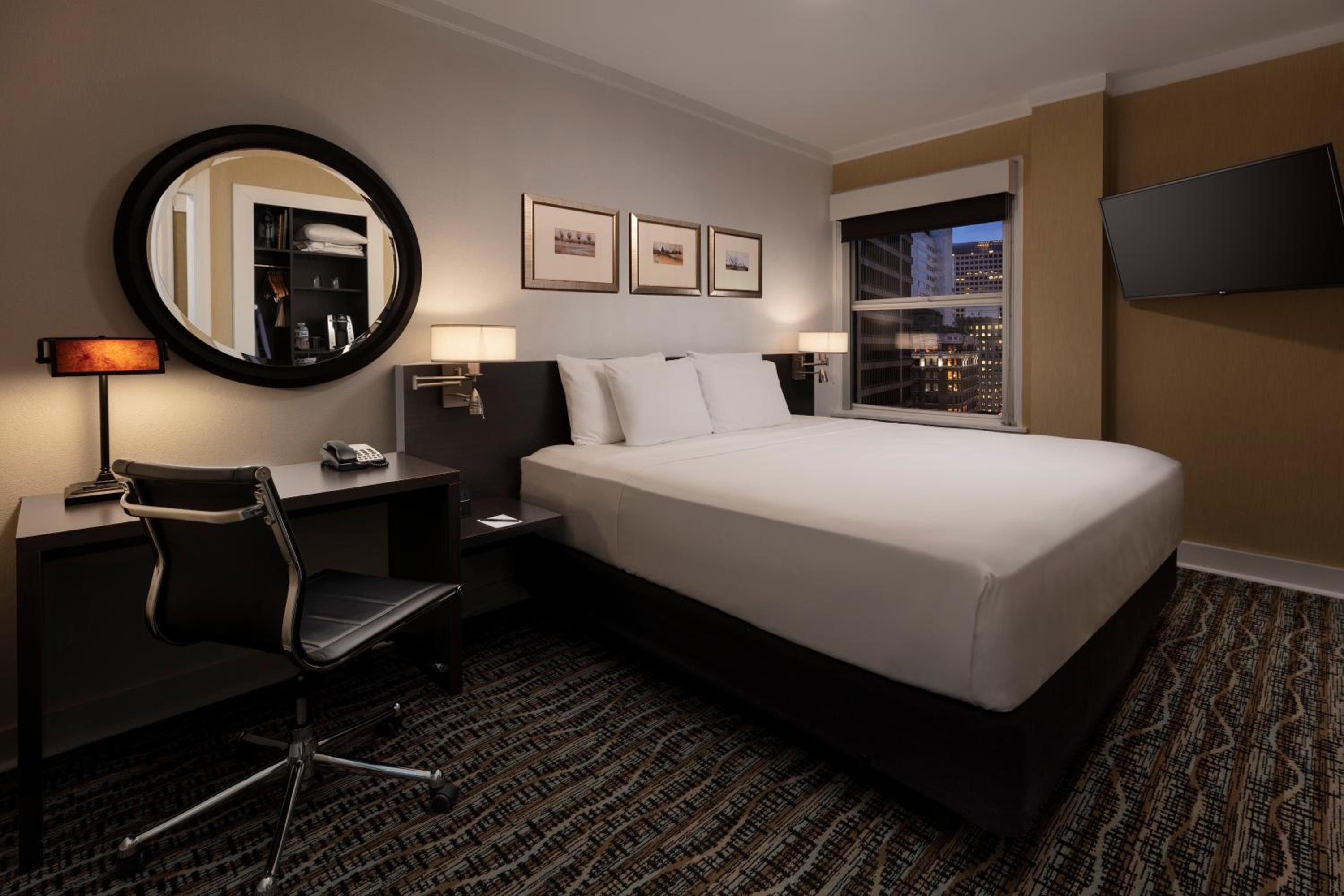 Deluxe Queen Room - Photo 3