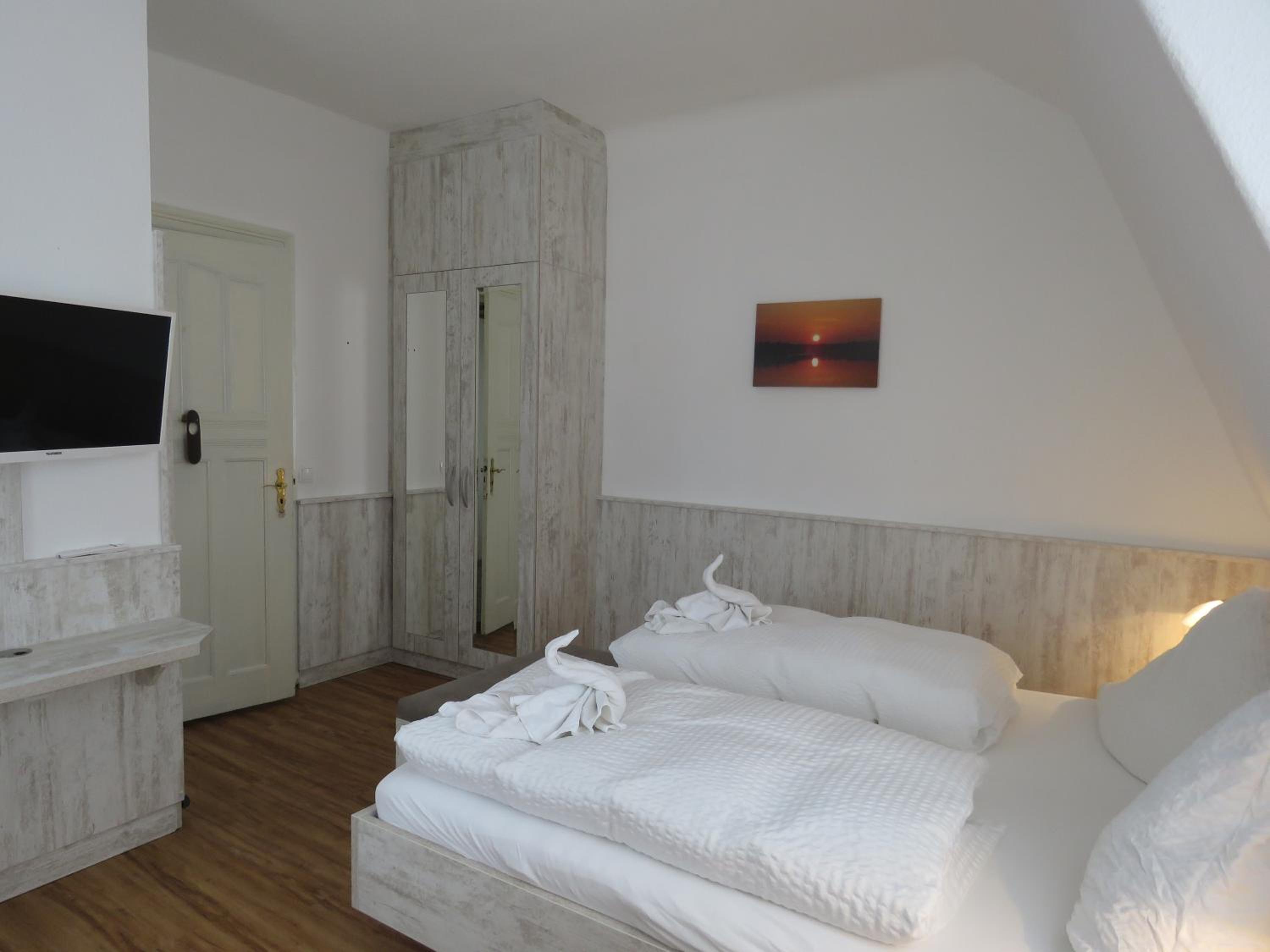 Double Room - Photo 4