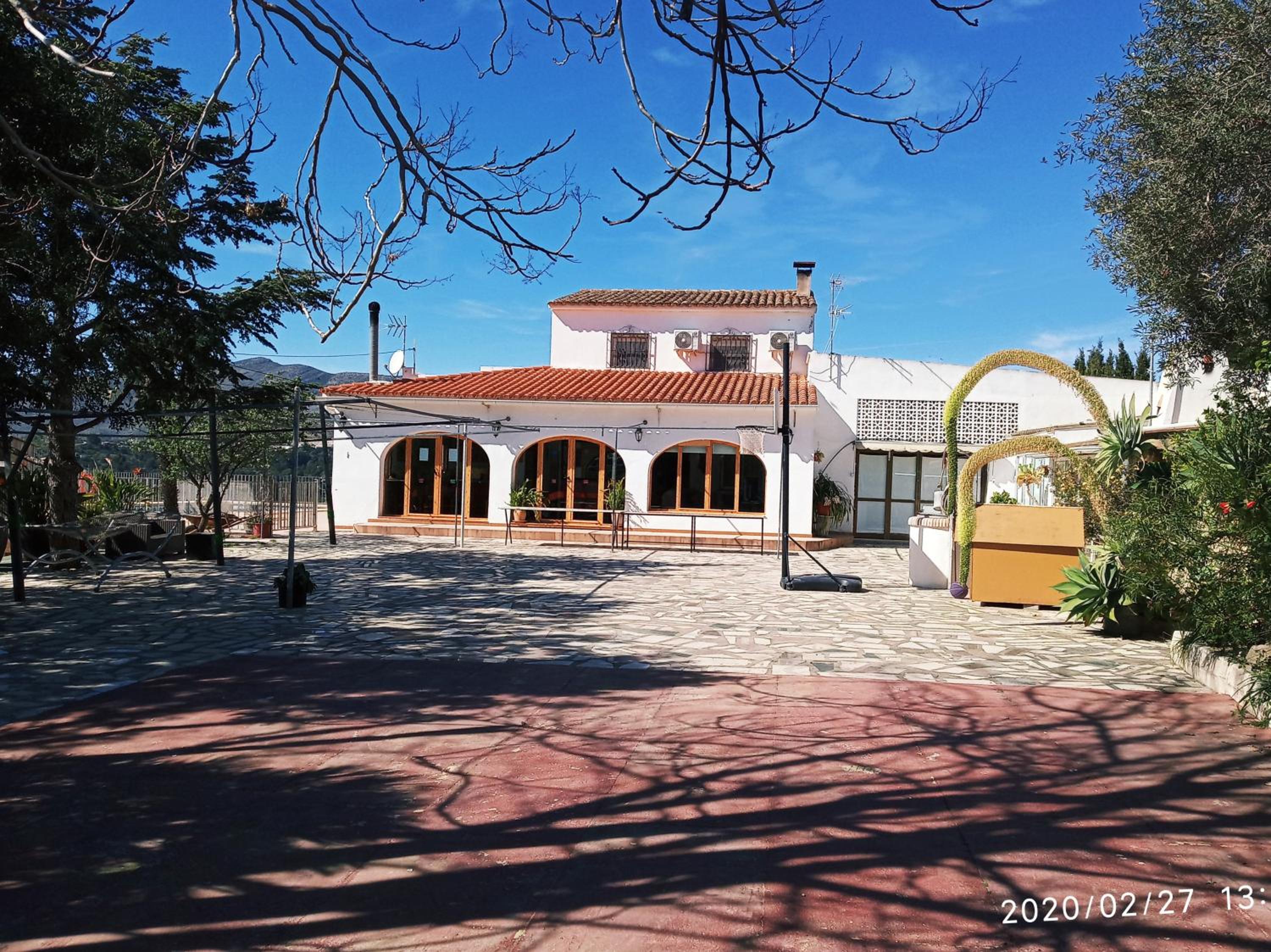 Eight-Bedroom House photo 2