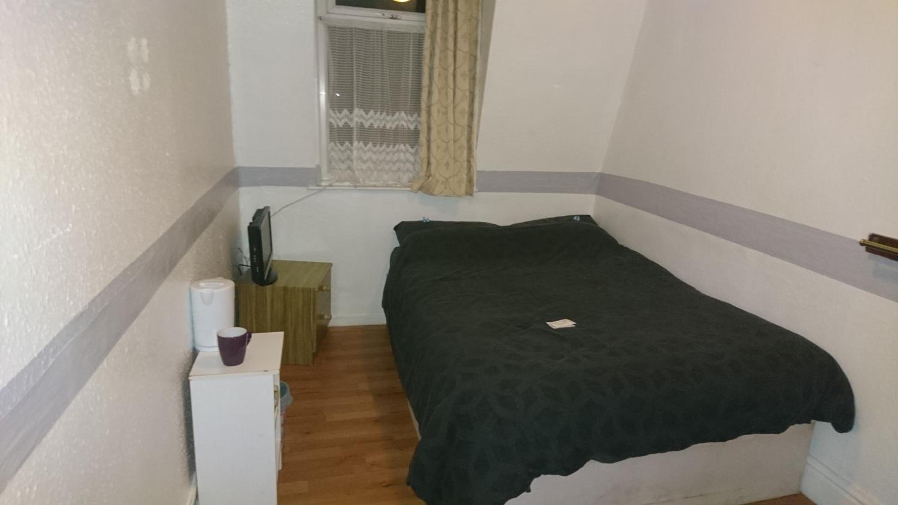 Single Room with Shared Bathroom