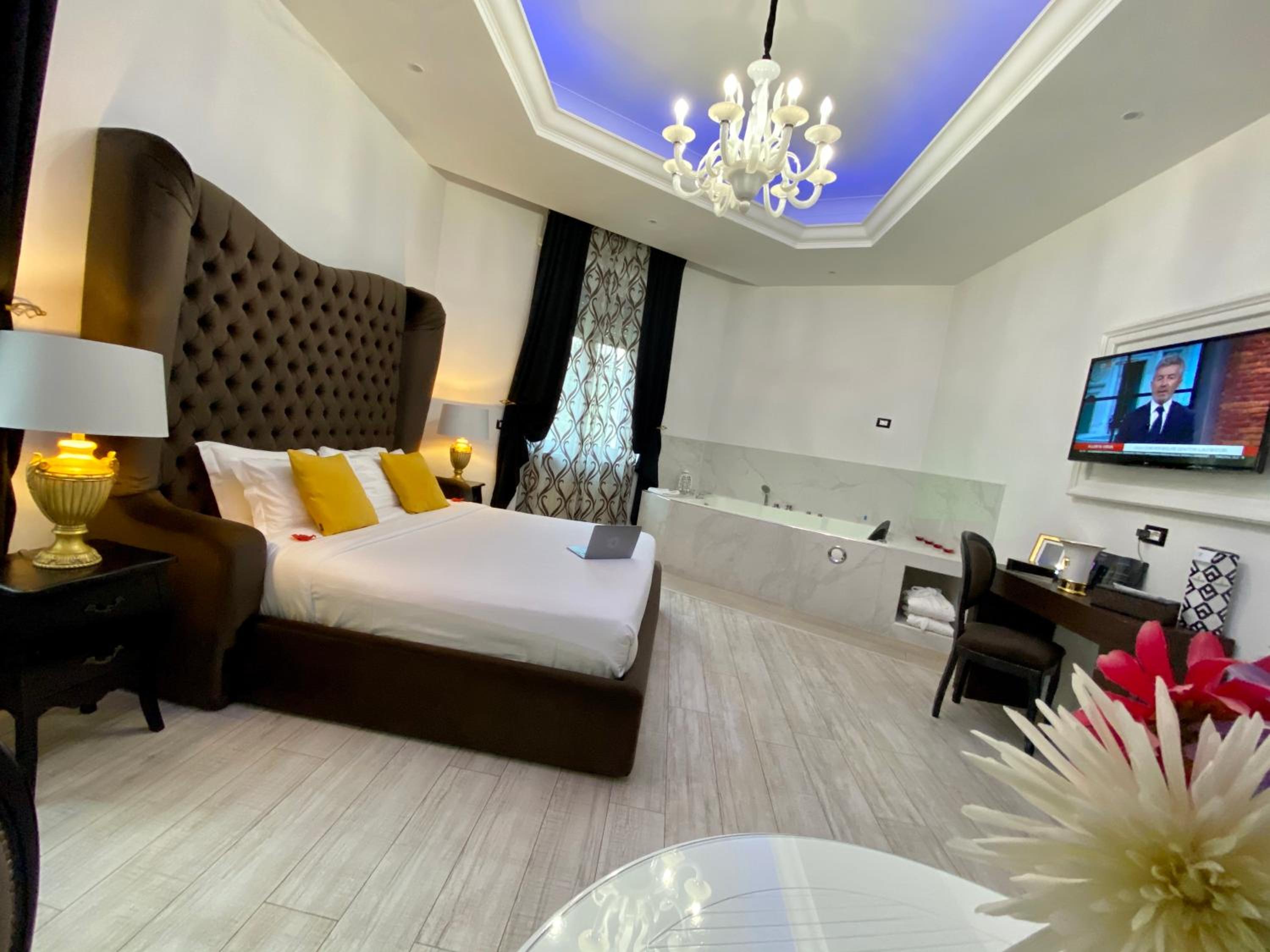 Double Room with Spa Bath photo 2