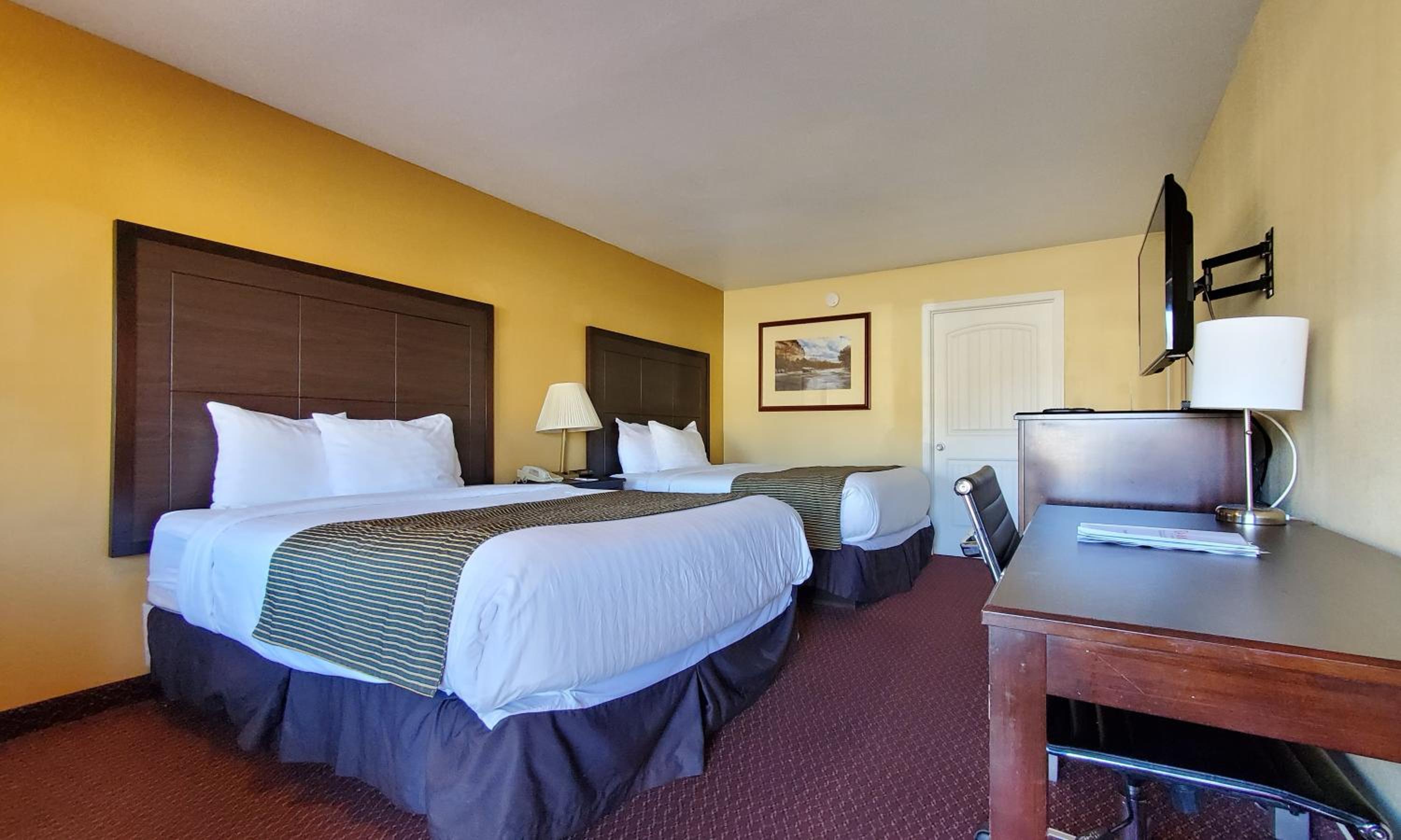 Queen Room with Two Queen Beds - Mobility Access/Non-Smoking - Photo 7