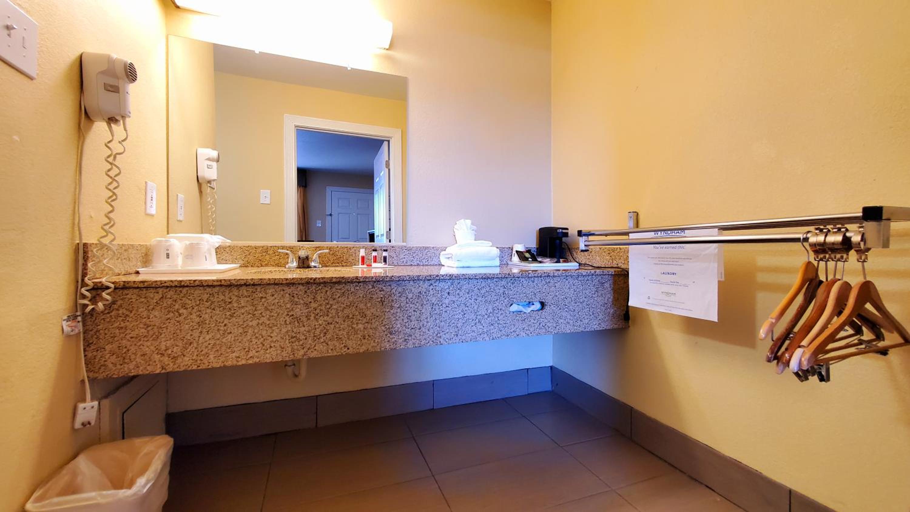 Queen Room with Two Queen Beds - Mobility Access/Non-Smoking - Photo 2