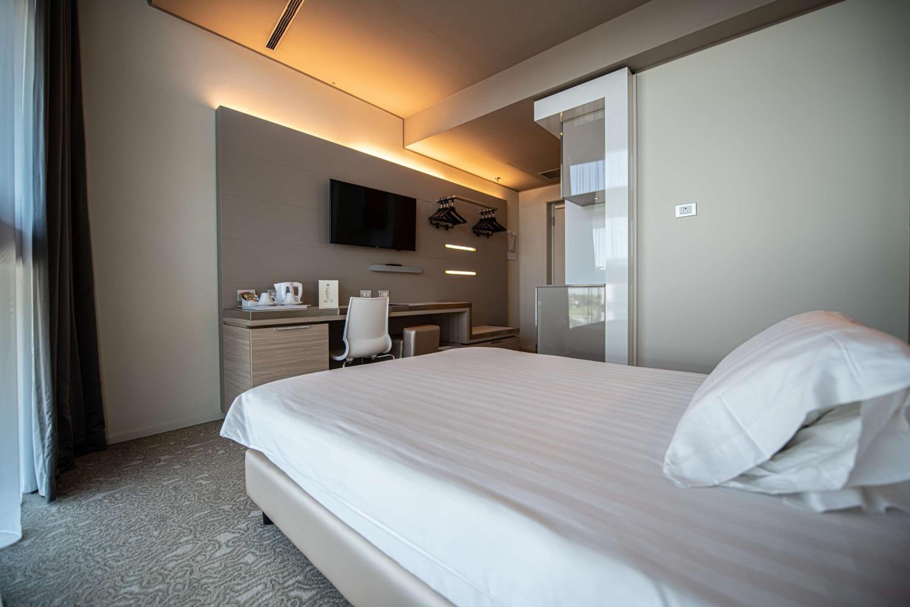 Standard Twin Room - Photo 1