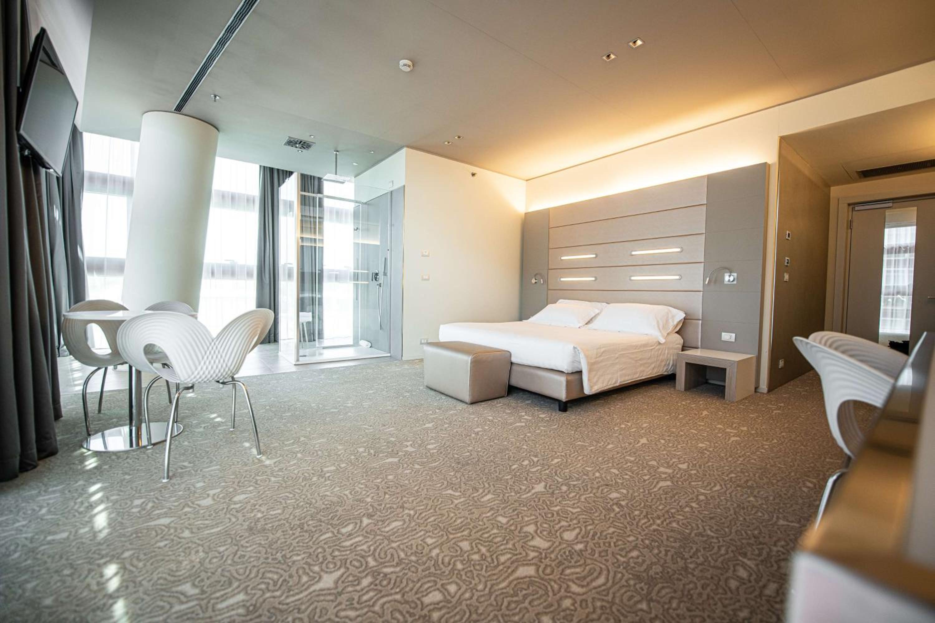 Superior King Room - Photo 1