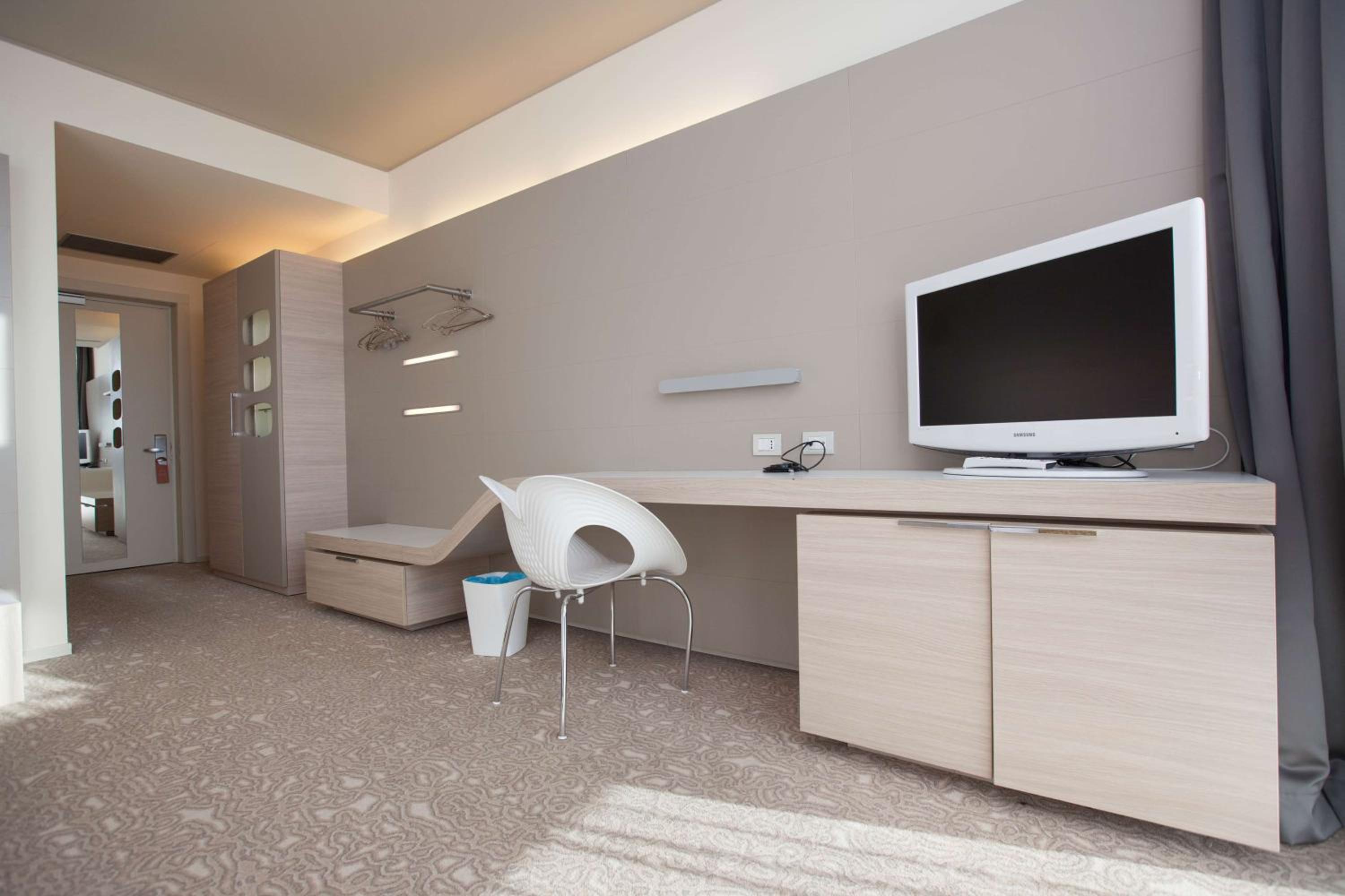 Superior King Room - Photo 6