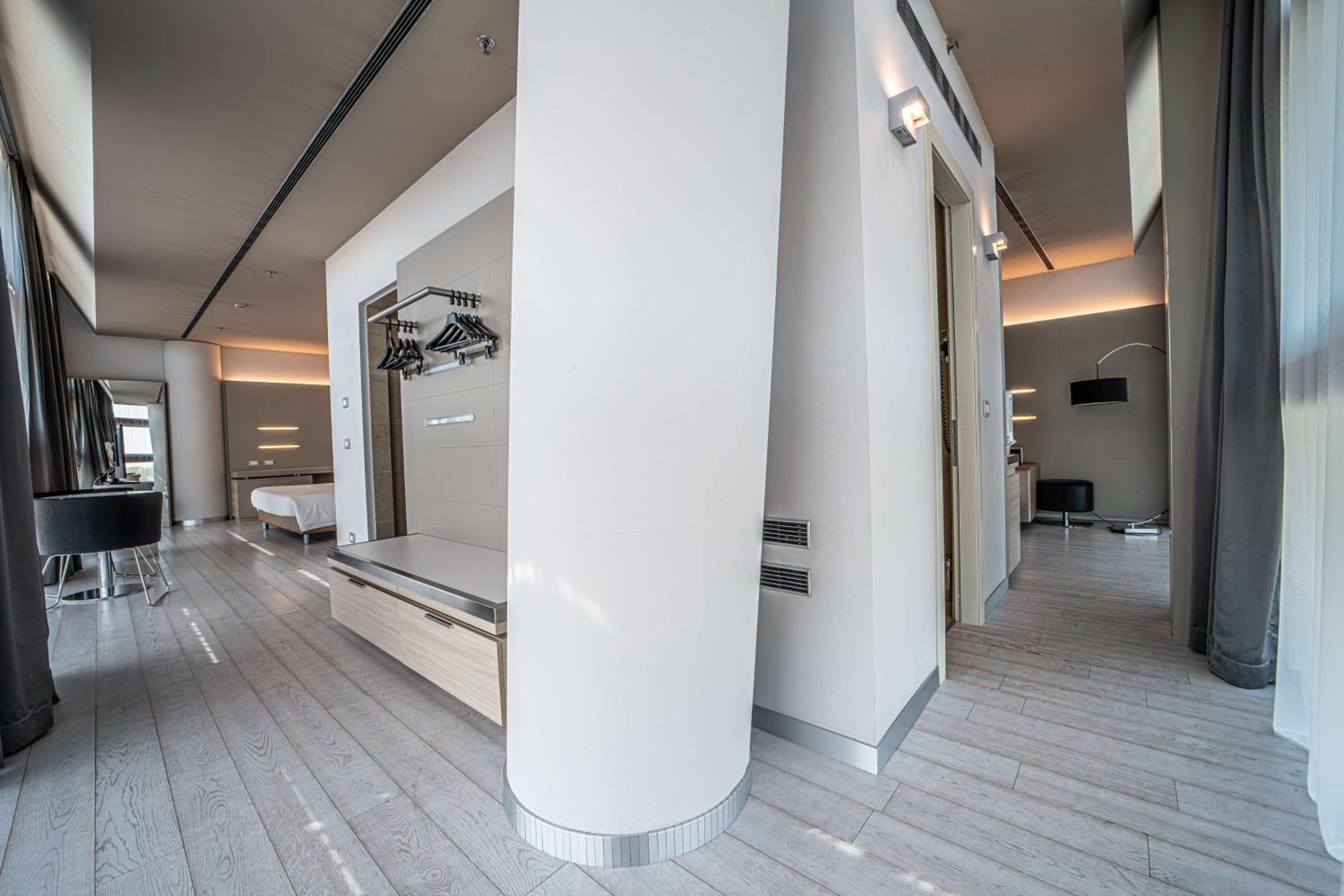 King Suite with Queen Bed - Photo 6