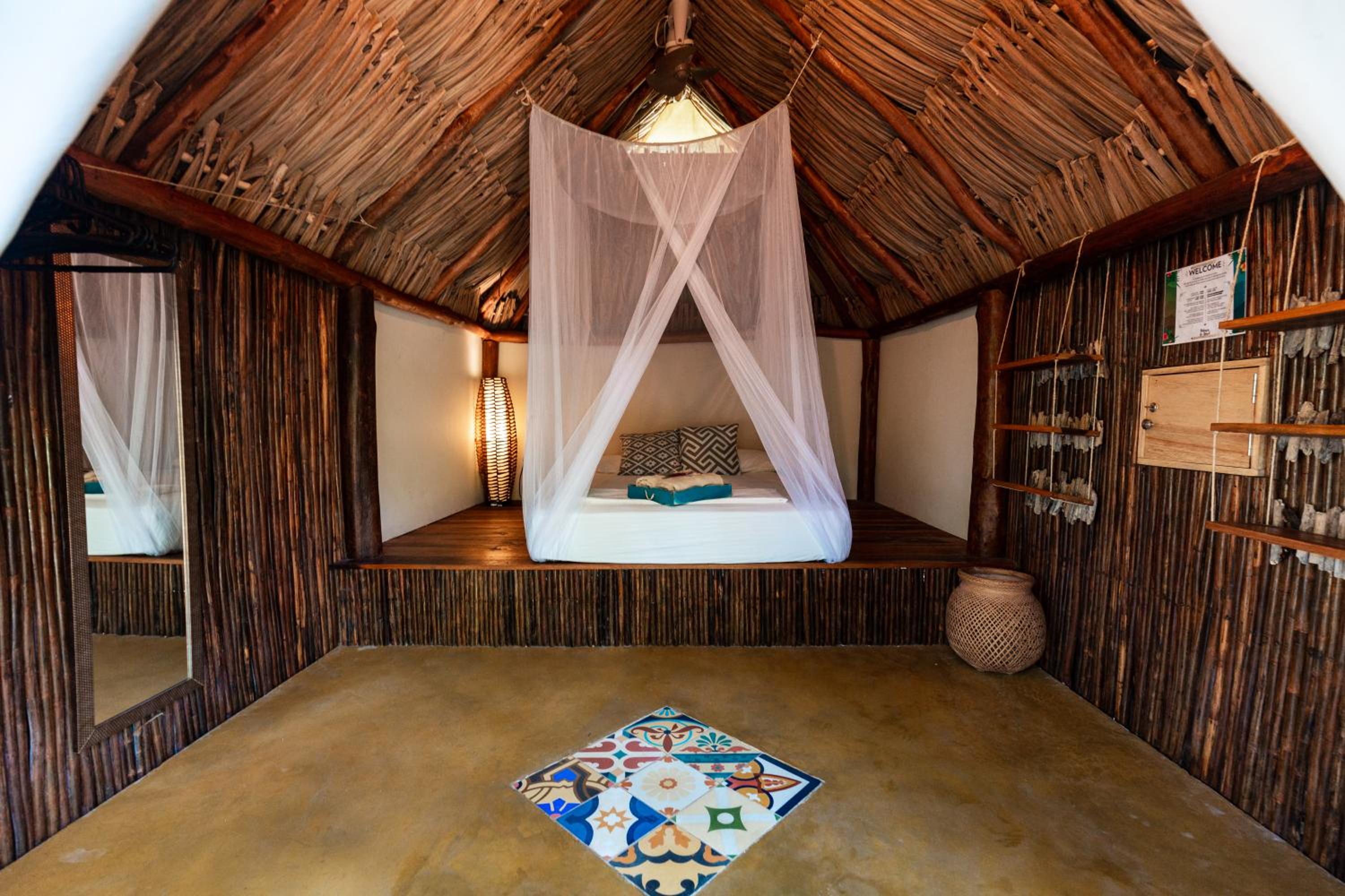 Beach Hut with Shared Bathroom photo 2