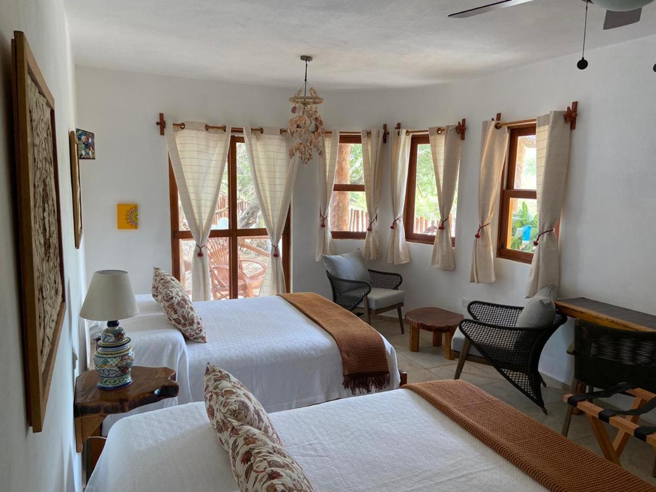 Deluxe Queen Suite - Photo 16