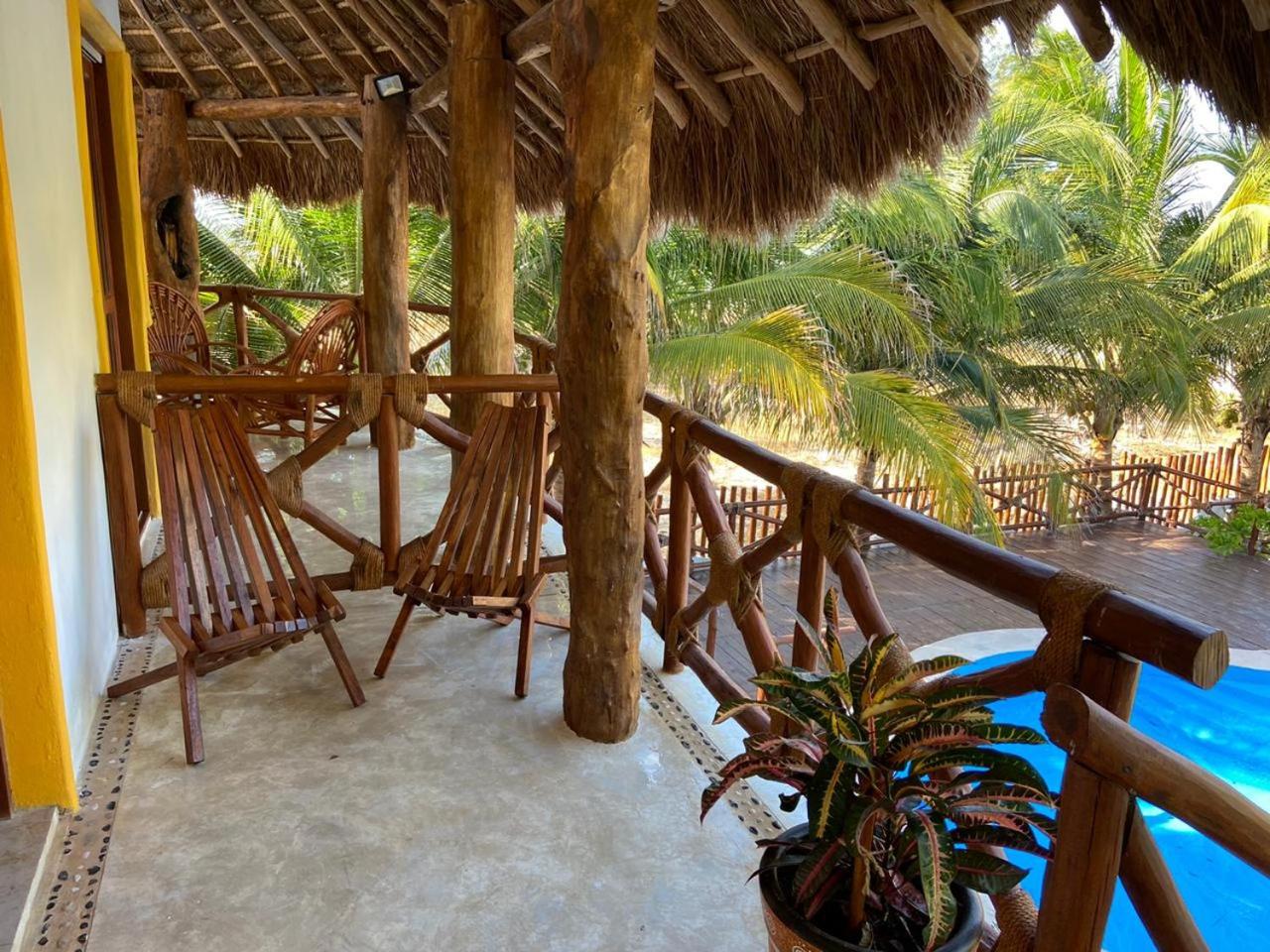 Junior Suite with Pool View - Photo 3
