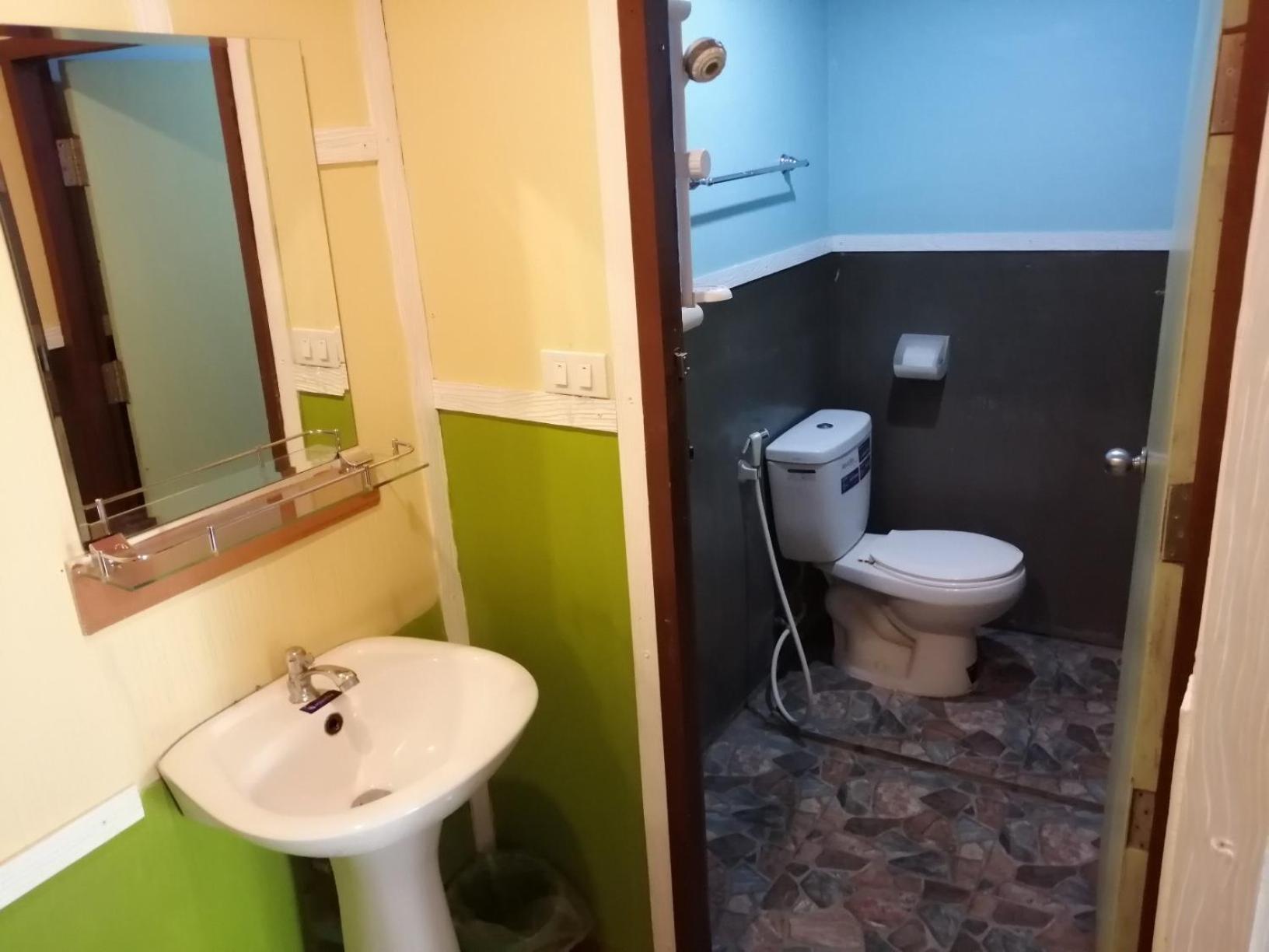 Standard Queen Room - Photo 6